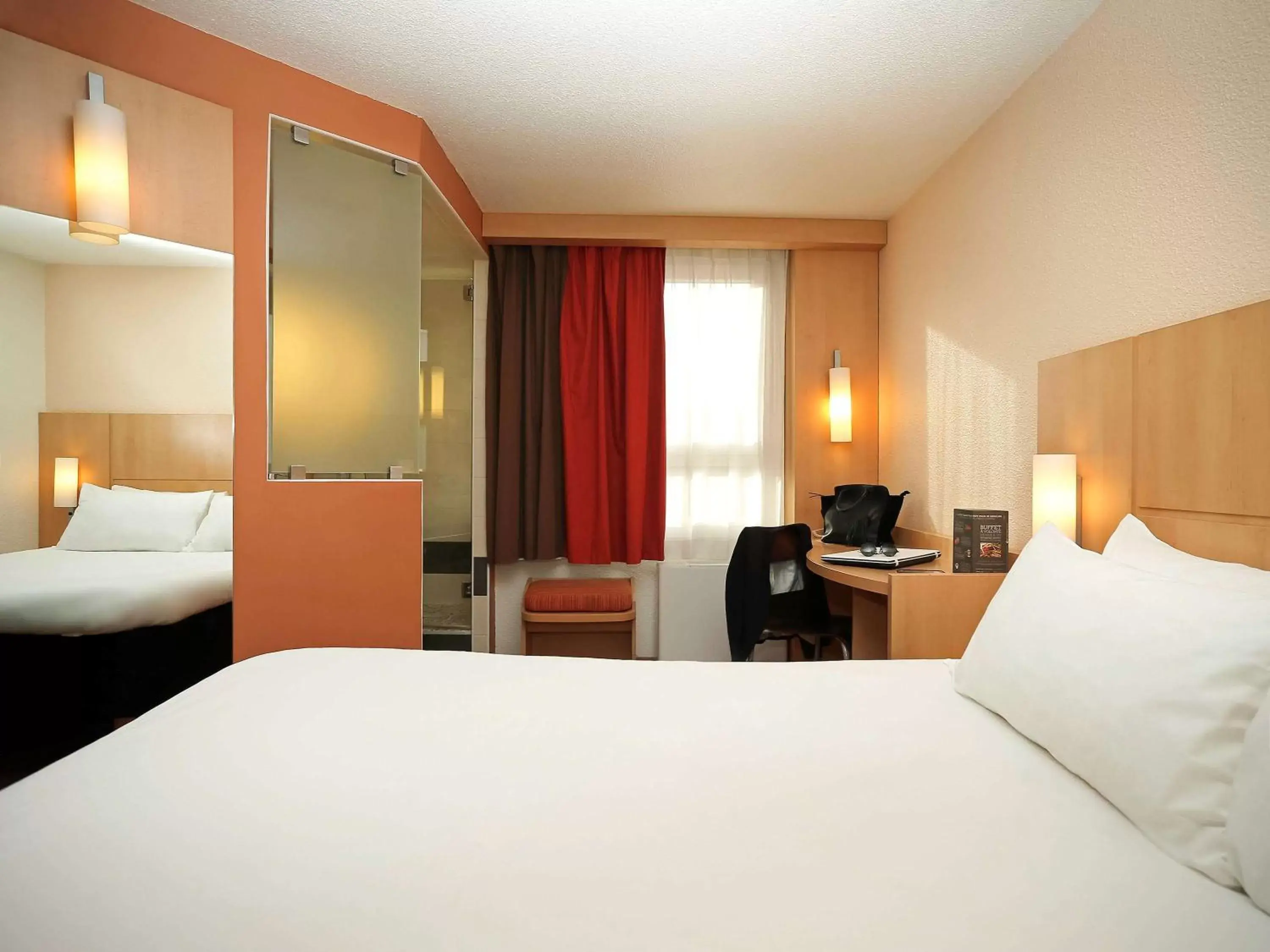 Photo of the whole room, Bed in ibis Montpellier Centre Polygone