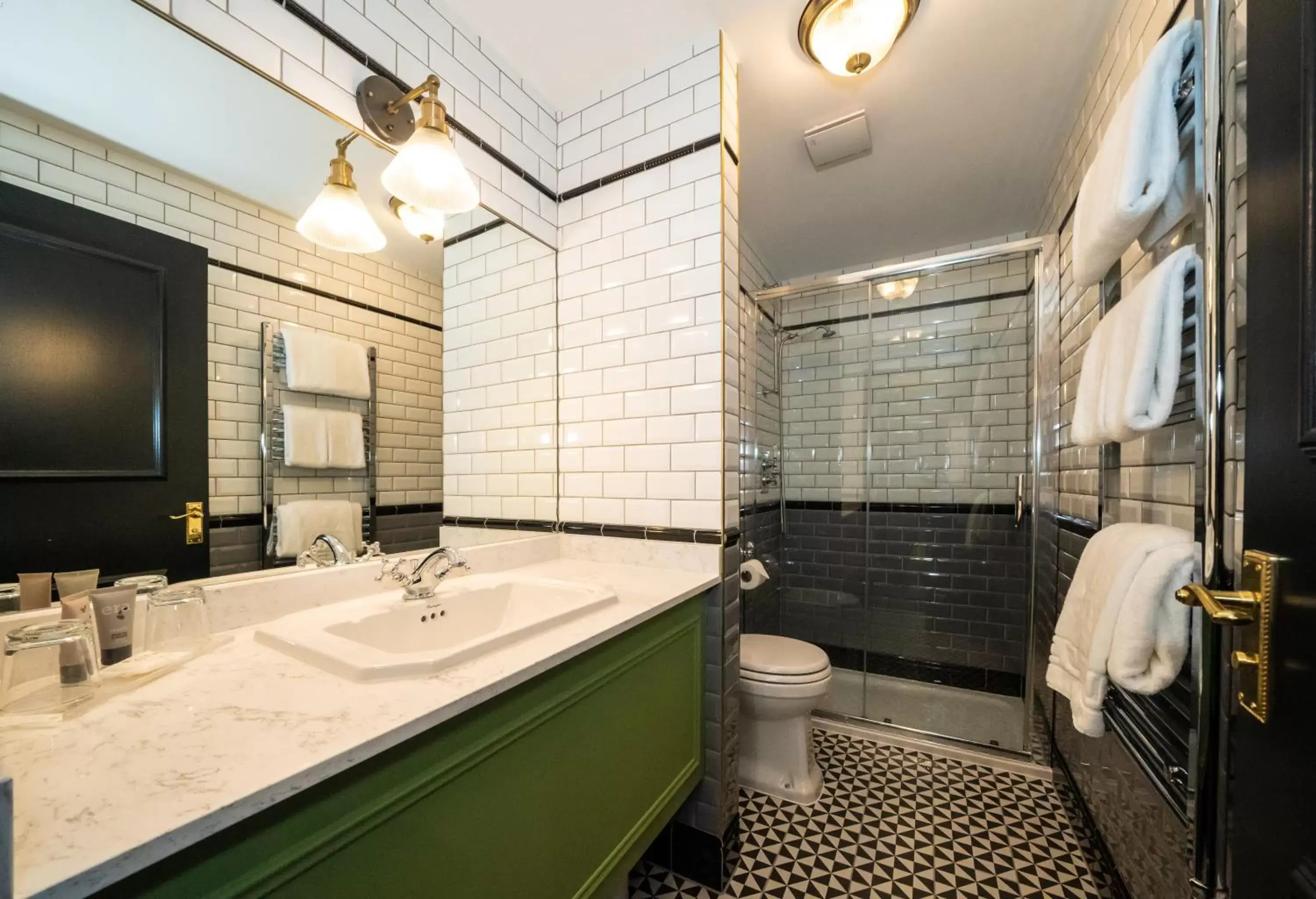 Toilet, Bathroom in Bedford Swan Hotel and Thermal Spa