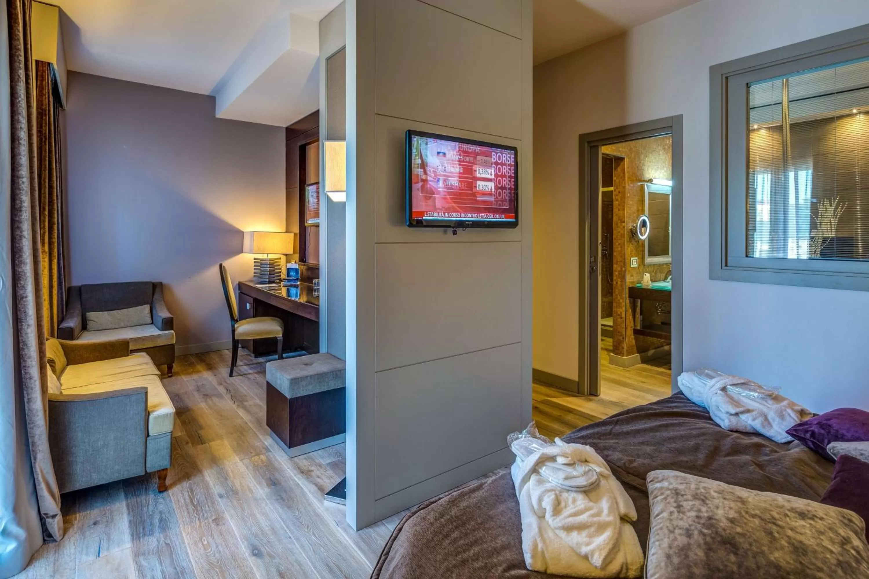 Photo of the whole room, Bed in Best Western Plus Hotel Perla Del Porto