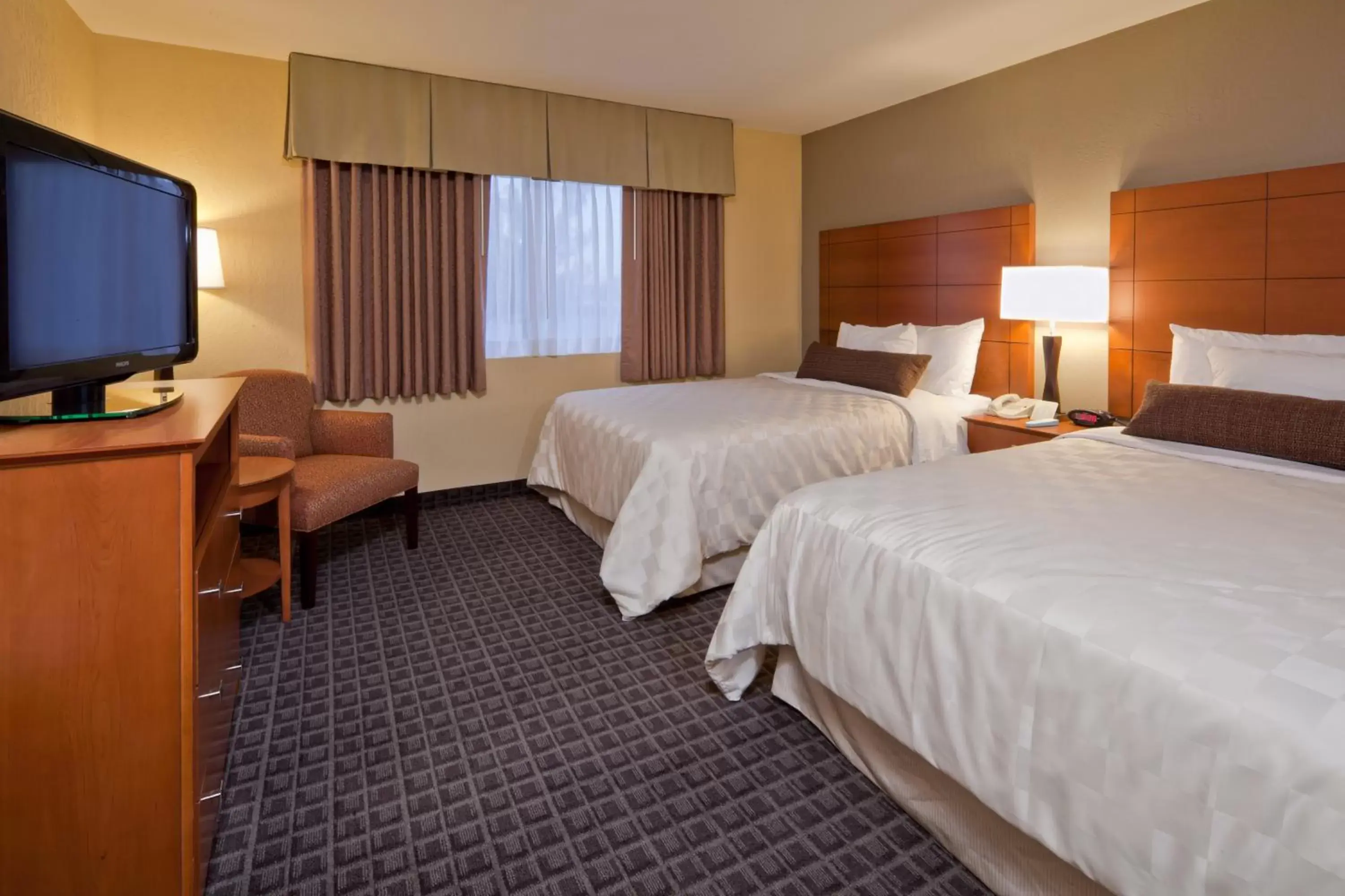 Day, Bed in Best Western Plus Scottsdale Thunderbird Suites