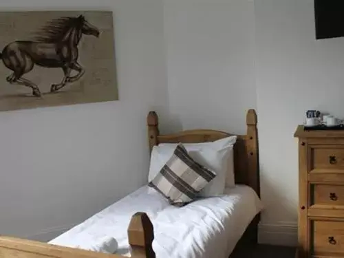 Bedroom, Bed in Stonehenge Inn & Shepherd's Huts