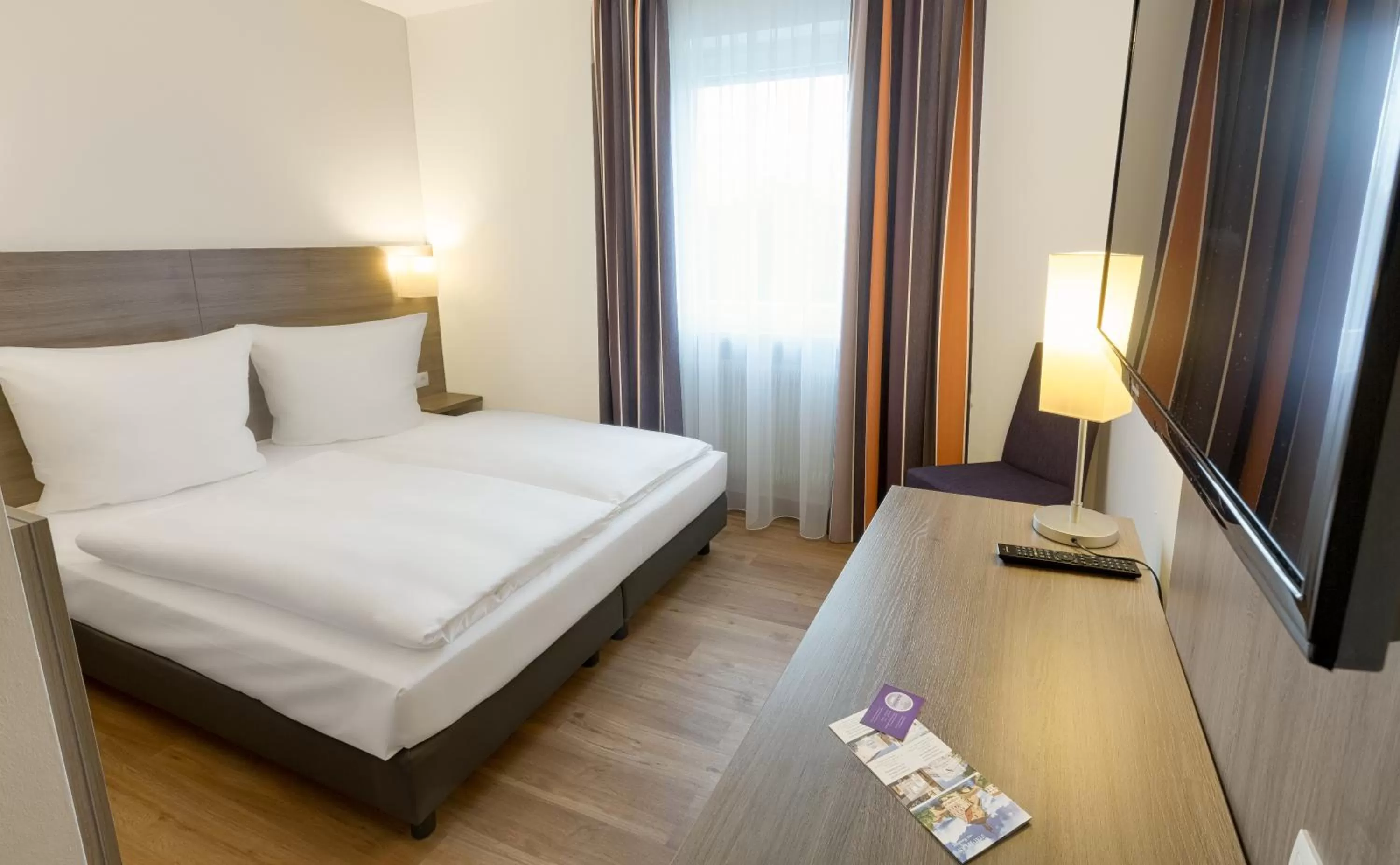 Photo of the whole room, Bed in Bamberg Inn