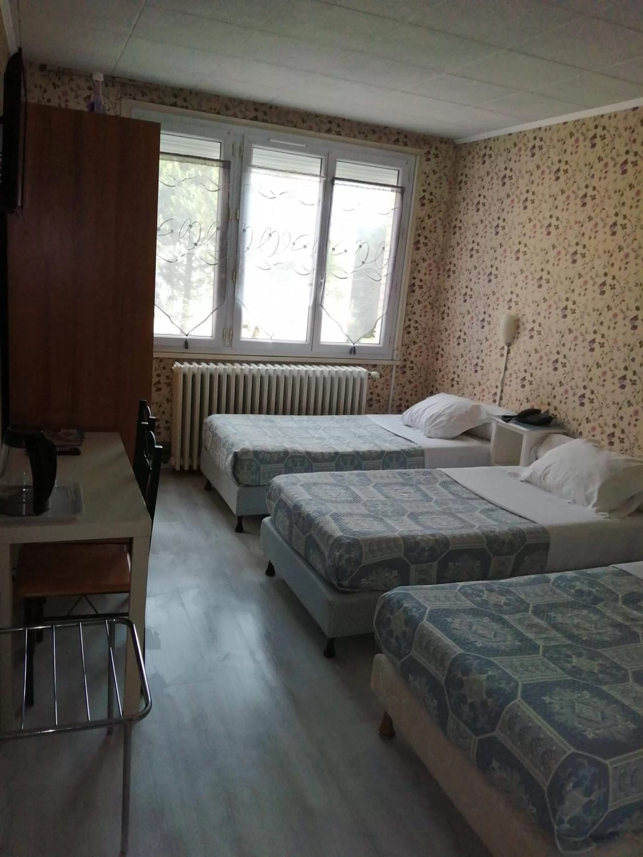 Classic Triple Room in Hotel du chateau blanc