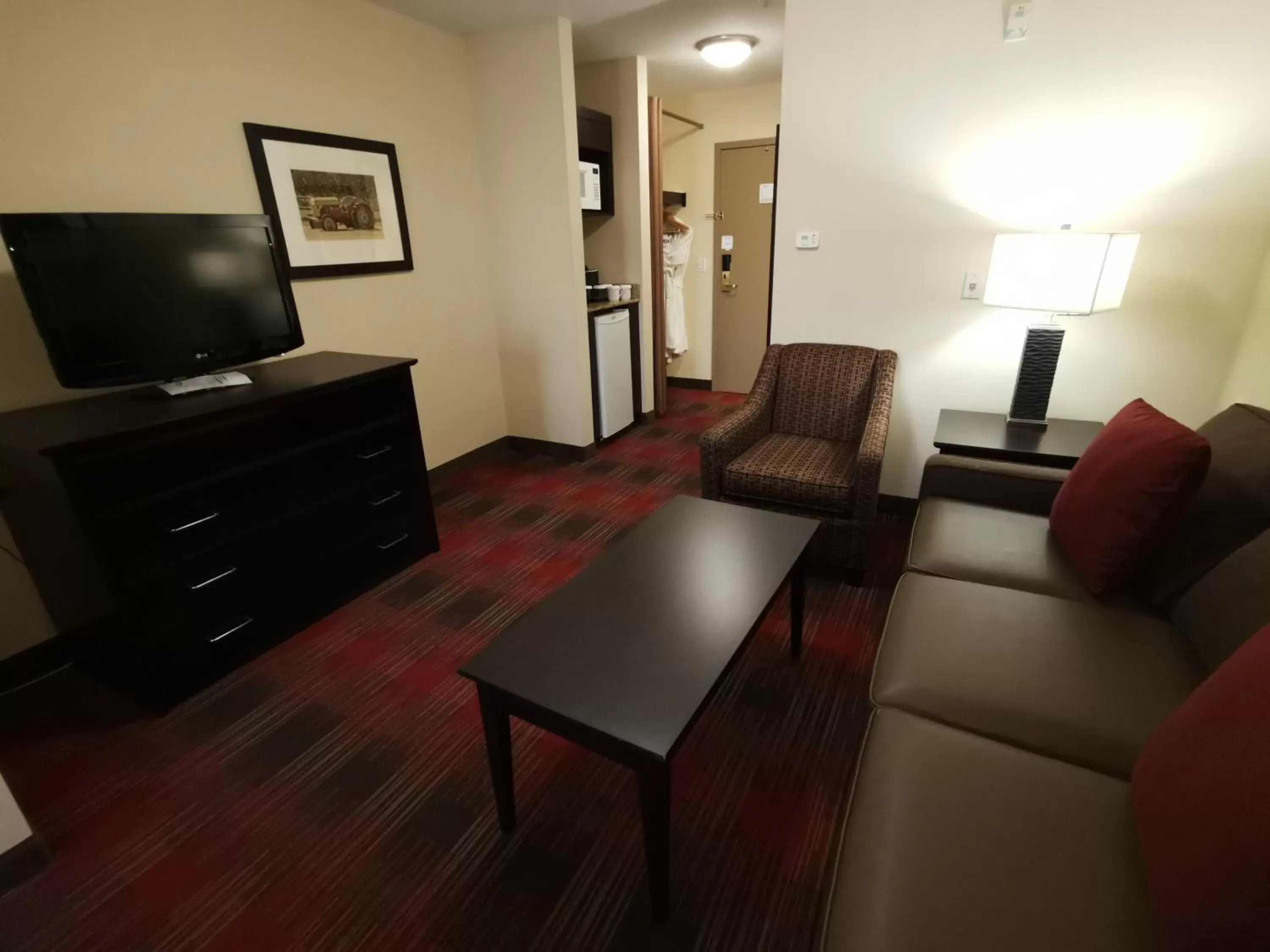 Seating Area in Best Western Plus Red Deer Inn & Suite