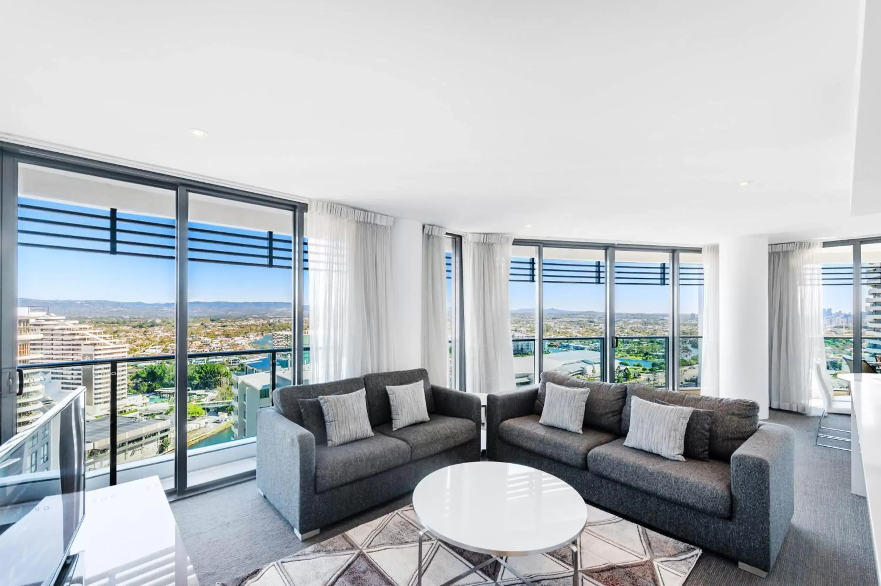 Living room, Seating Area in Peppers Broadbeach