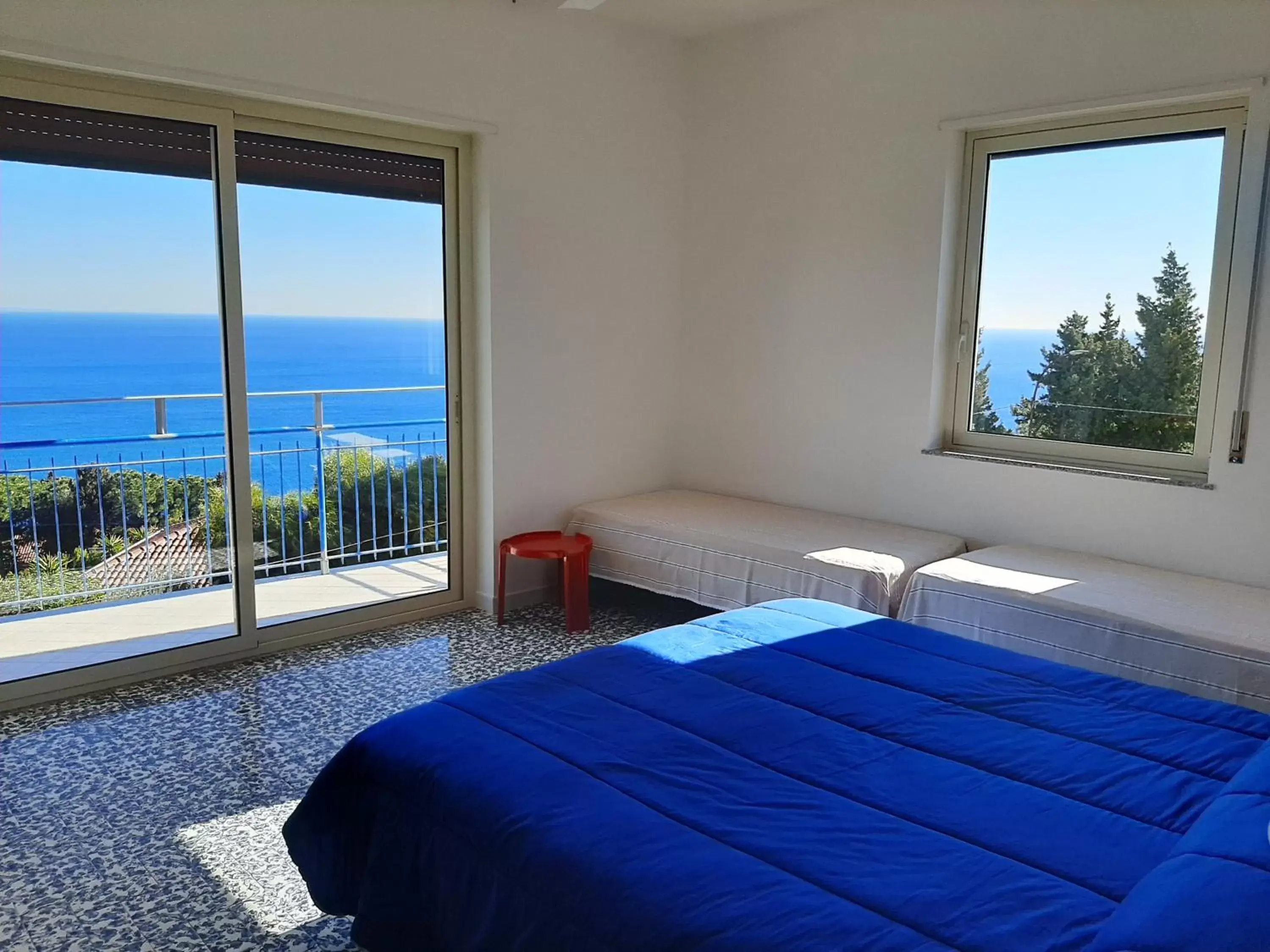 Photo of the whole room, Sea View in Hotel Conca d'Oro