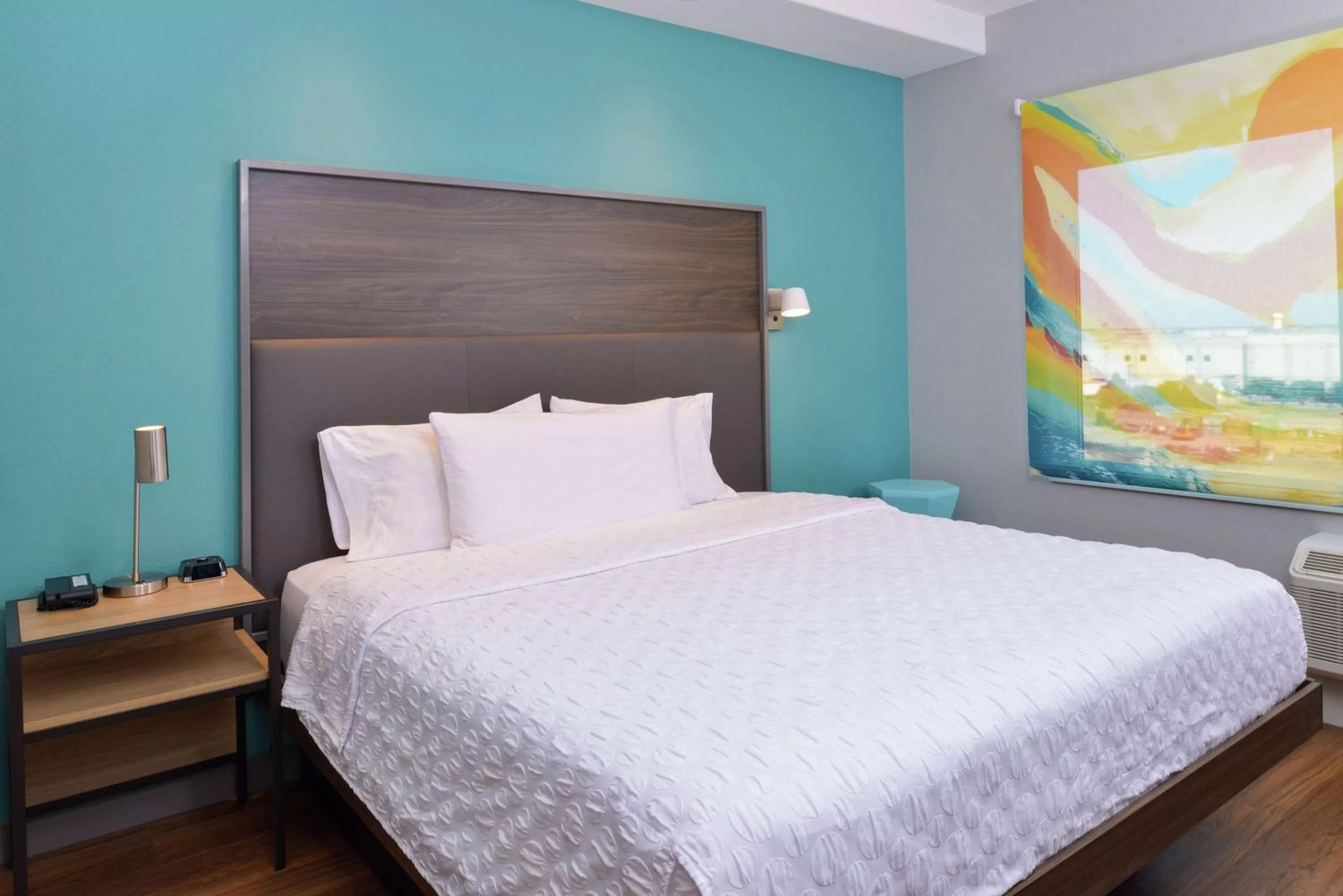 Bed in Tru By Hilton Coppell DFW Airport North