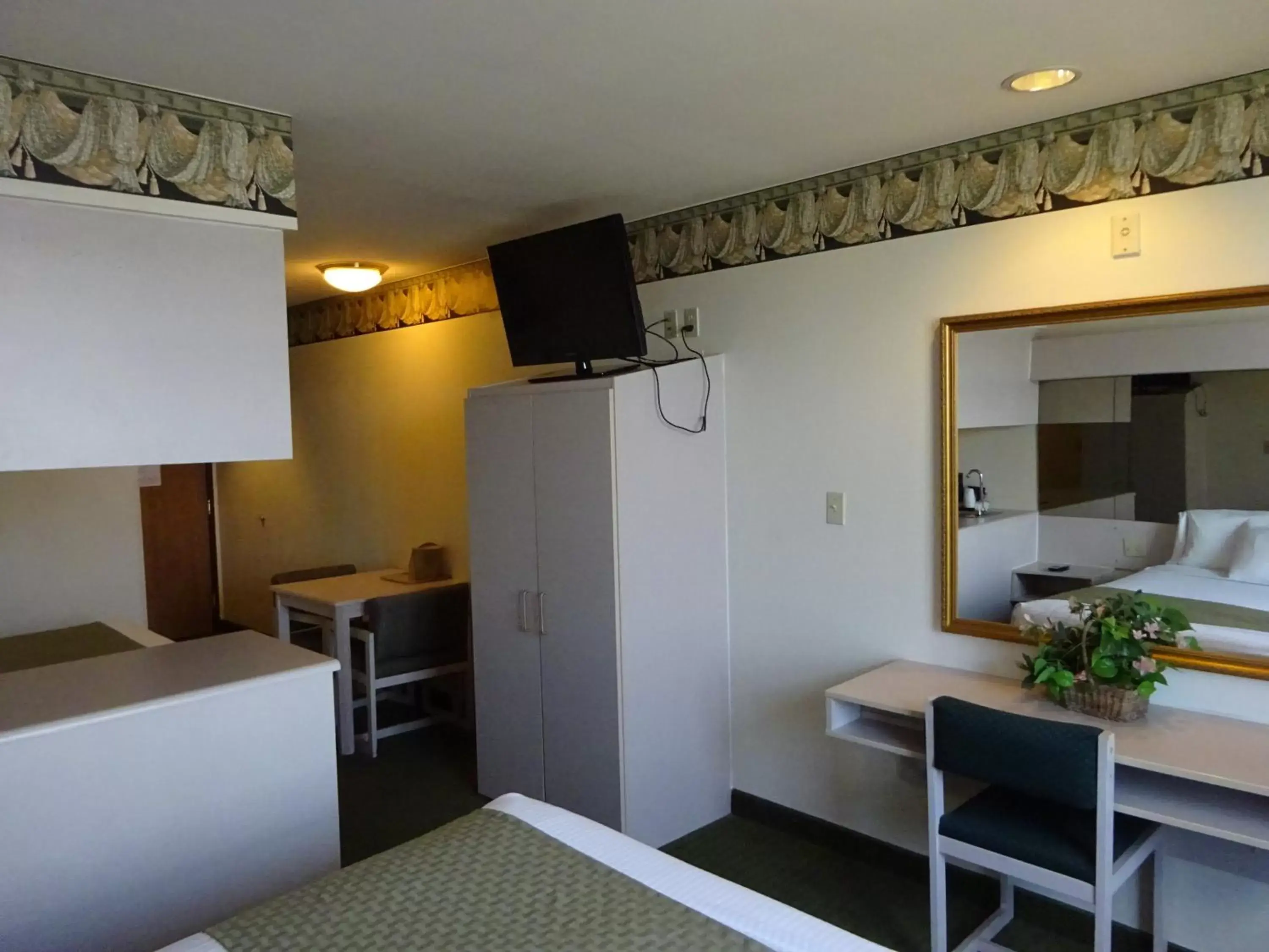 Photo of the whole room, TV/Entertainment Center in Motel 6-Fort Worth, TX - Burleson