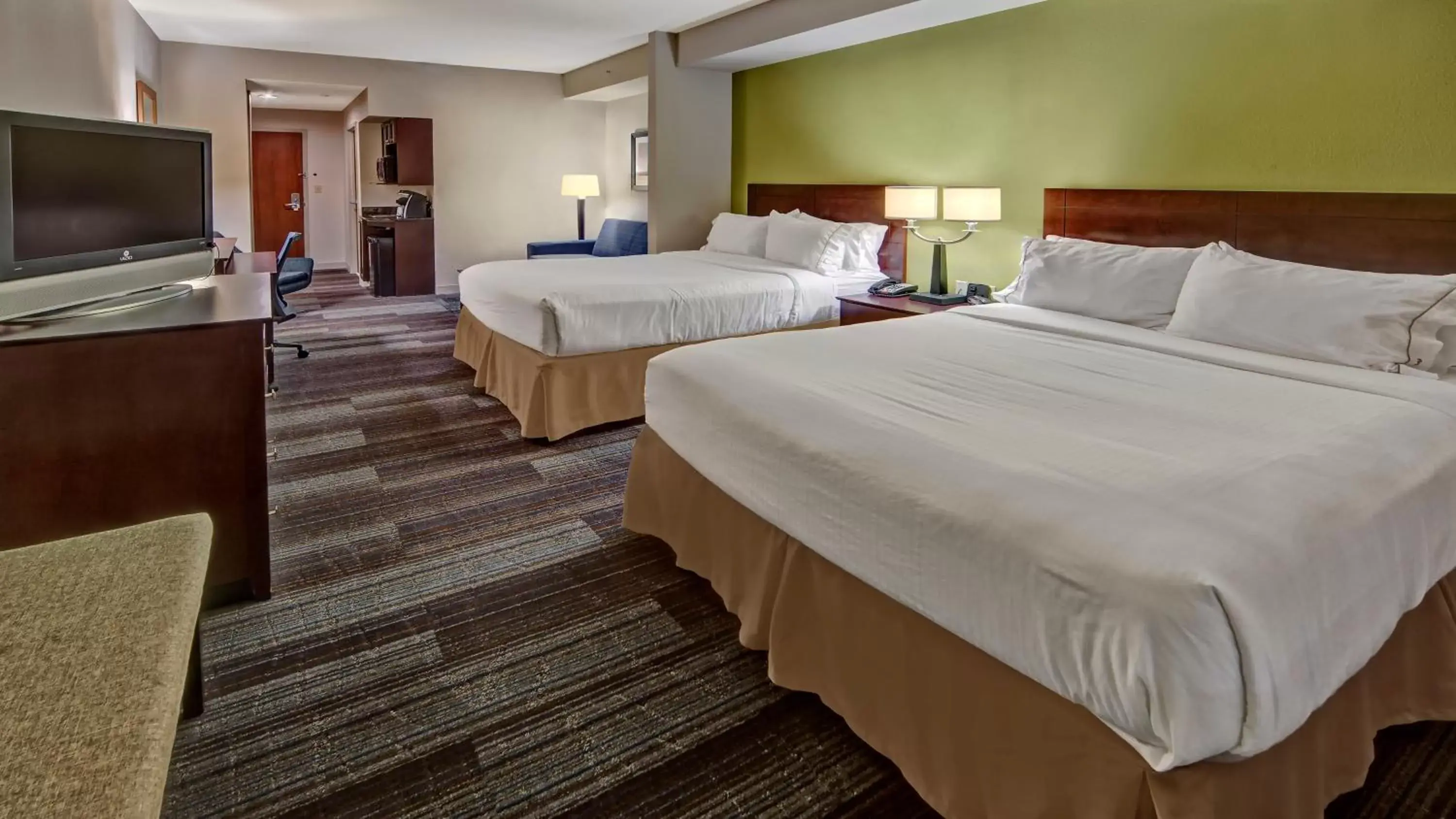 Photo of the whole room, Bed in Holiday Inn Express & Suites Cookeville, an IHG Hotel