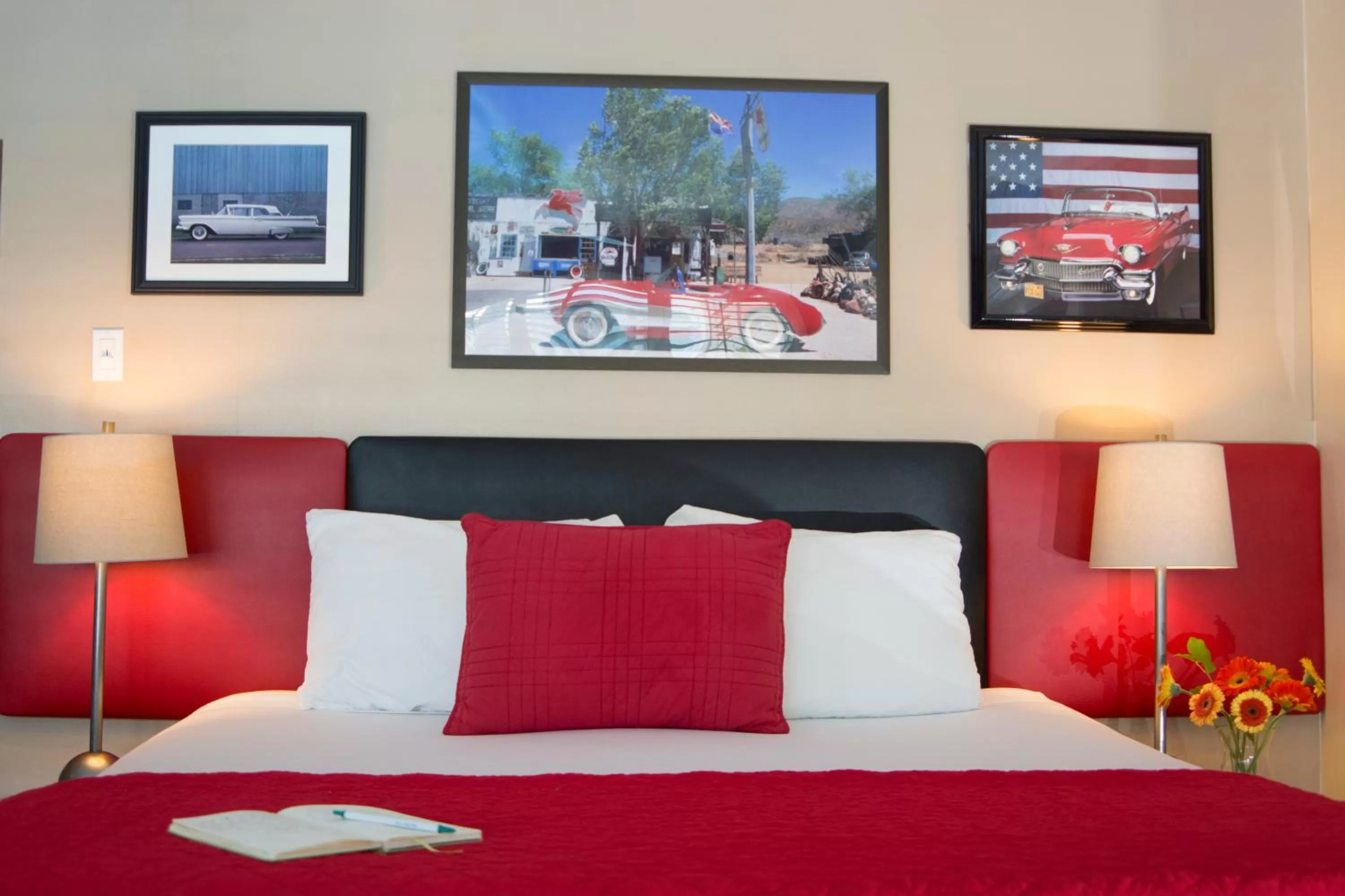 Bed in Palm Springs Rendezvous