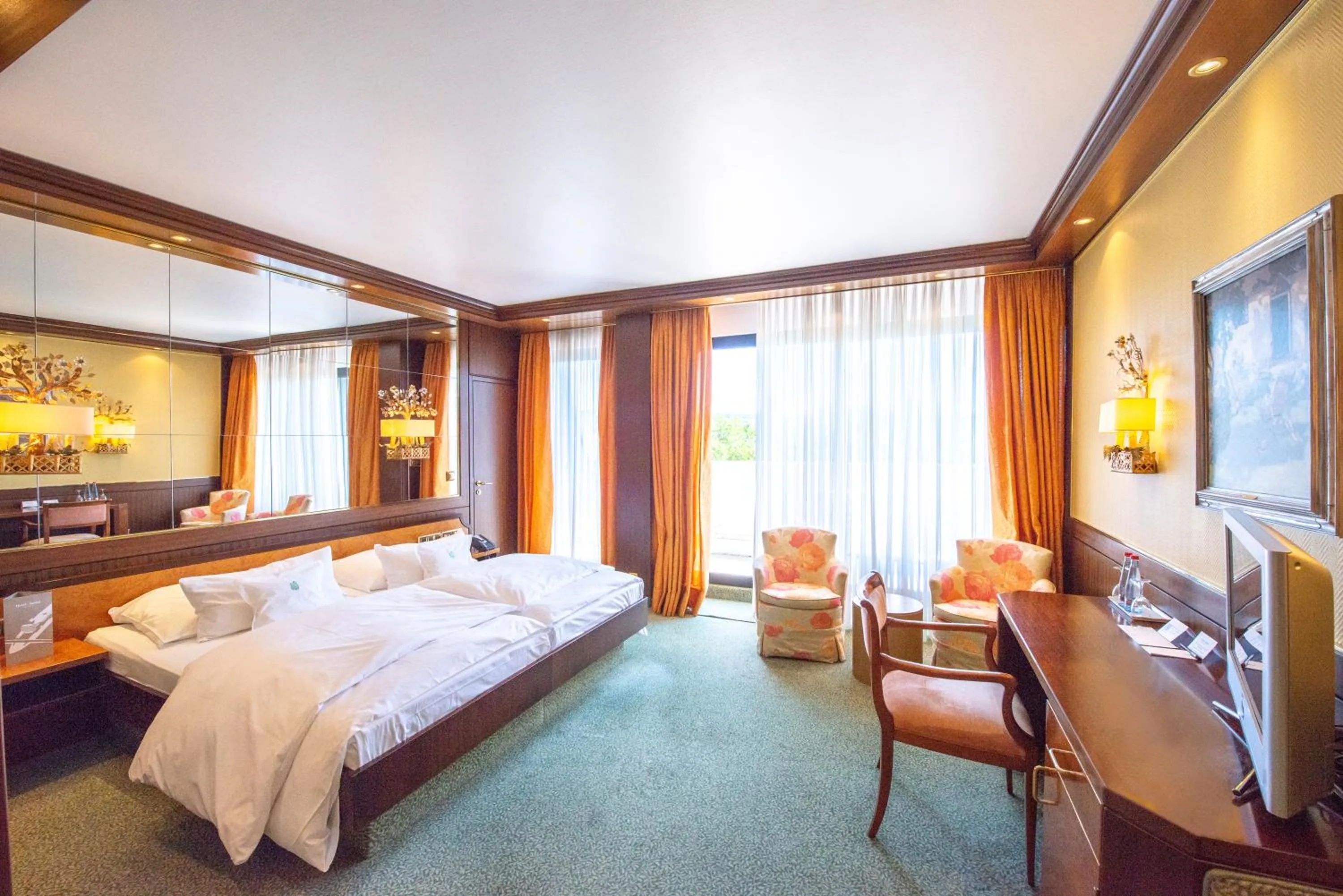 Photo of the whole room, Bed in Insel-Hotel Heilbronn