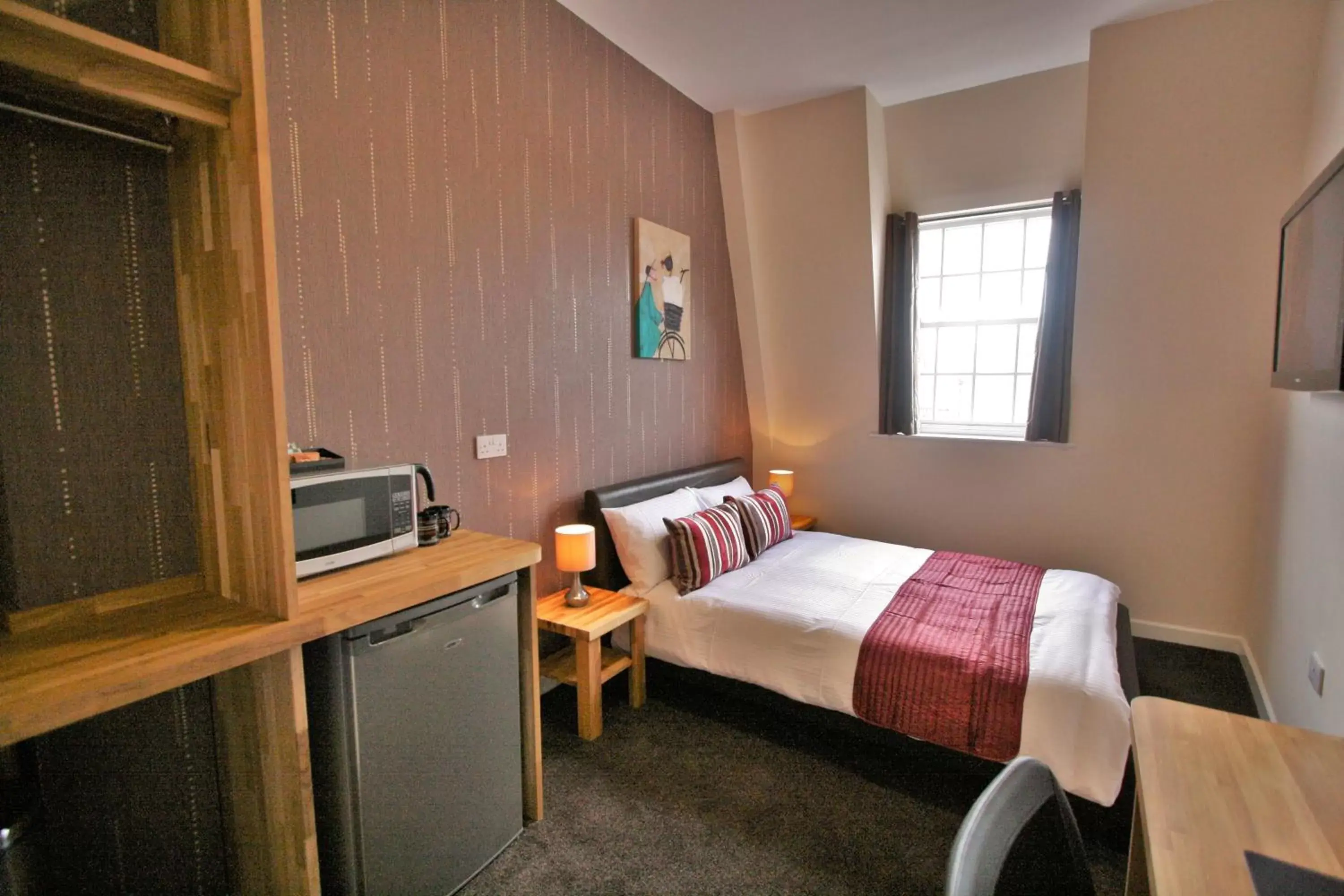 Day, Bed in Central Hotel Gloucester by RoomsBooked