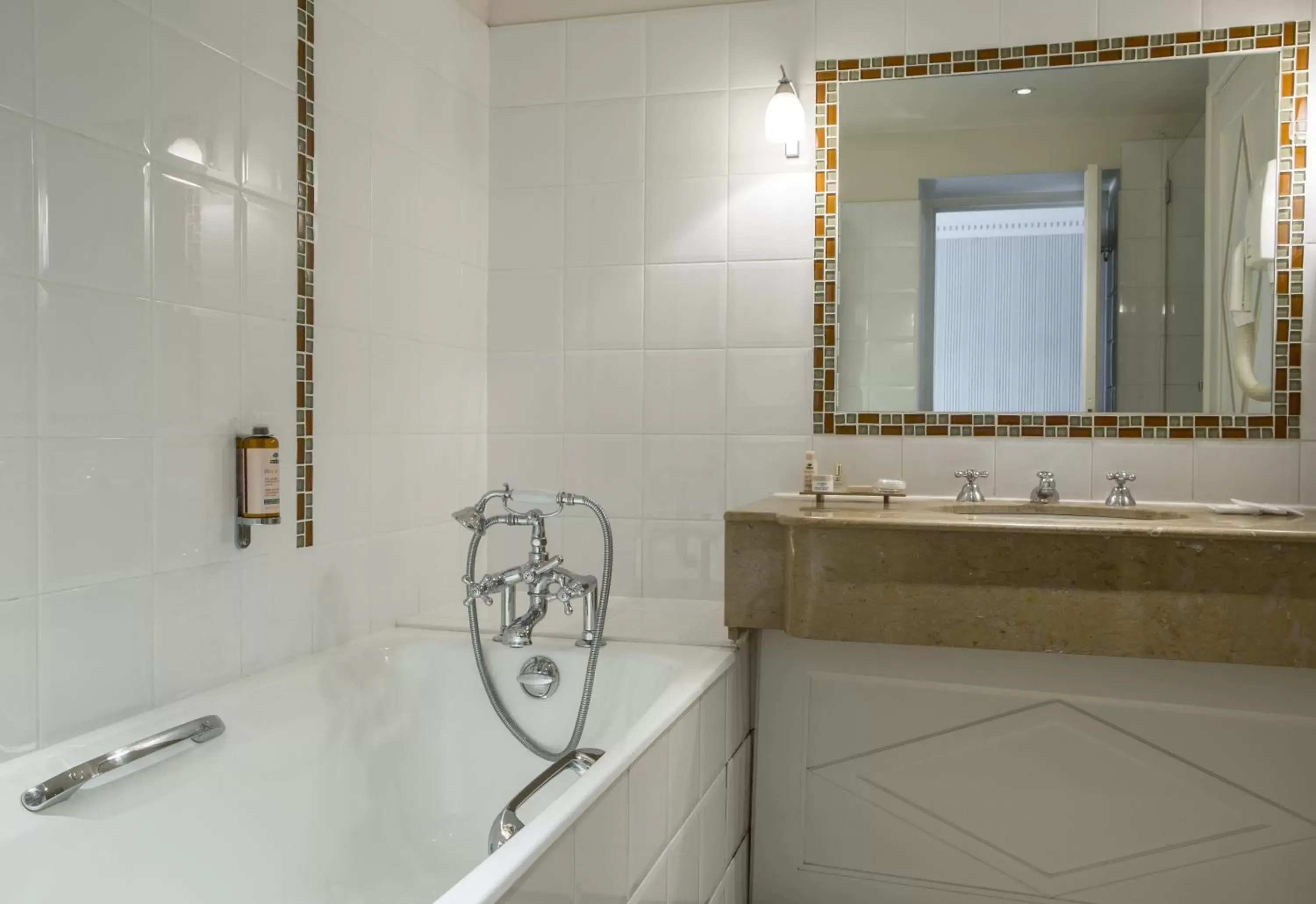 Bathroom in Hôtel Brighton - Esprit de France