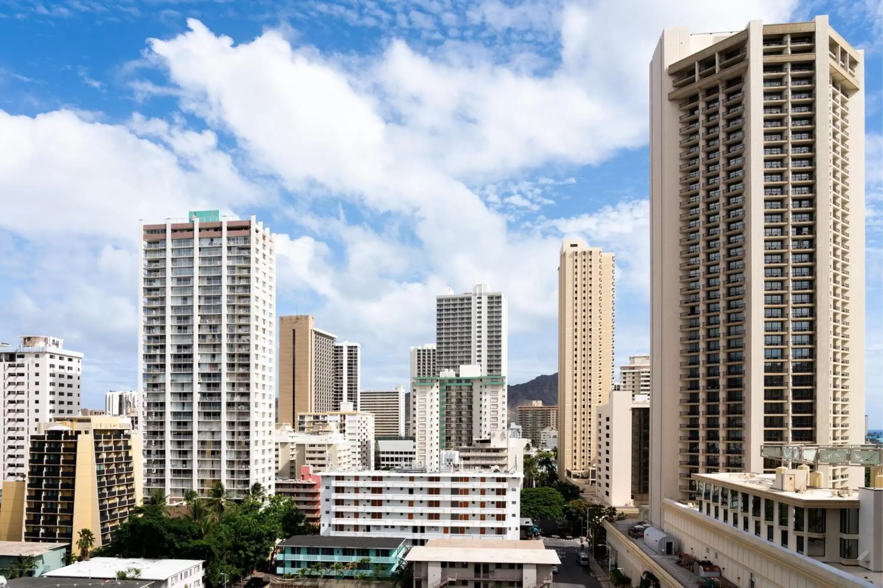 Photo of the whole room in Sheraton Princess Kaiulani