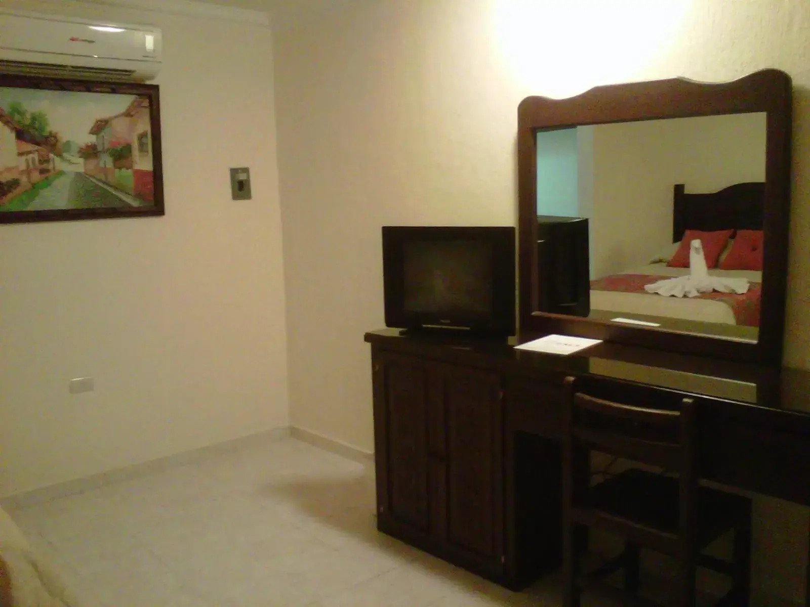 TV and multimedia, TV/Entertainment Center in Hotel Zaci