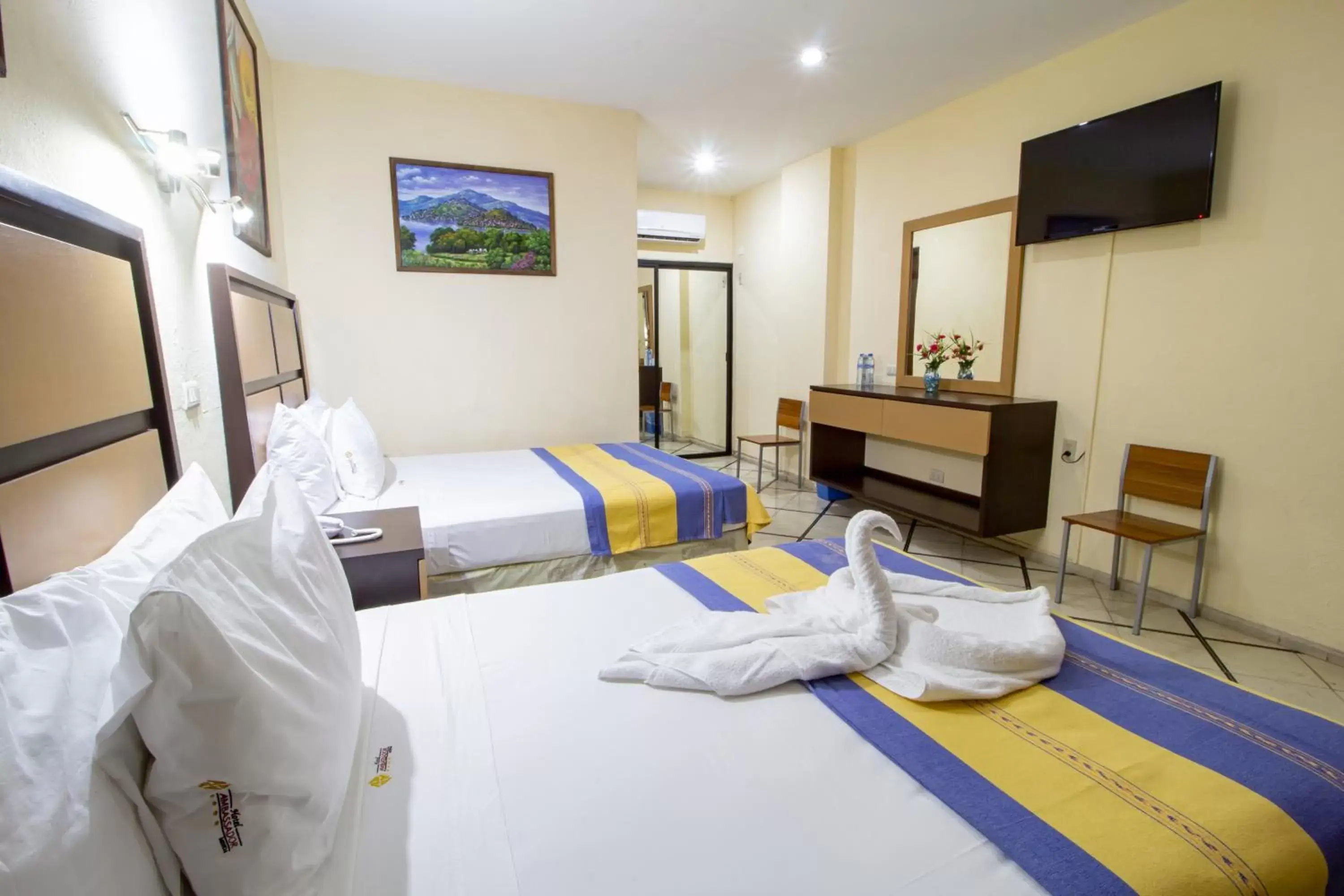 Photo of the whole room, Bed in Hotel Ambassador Mérida