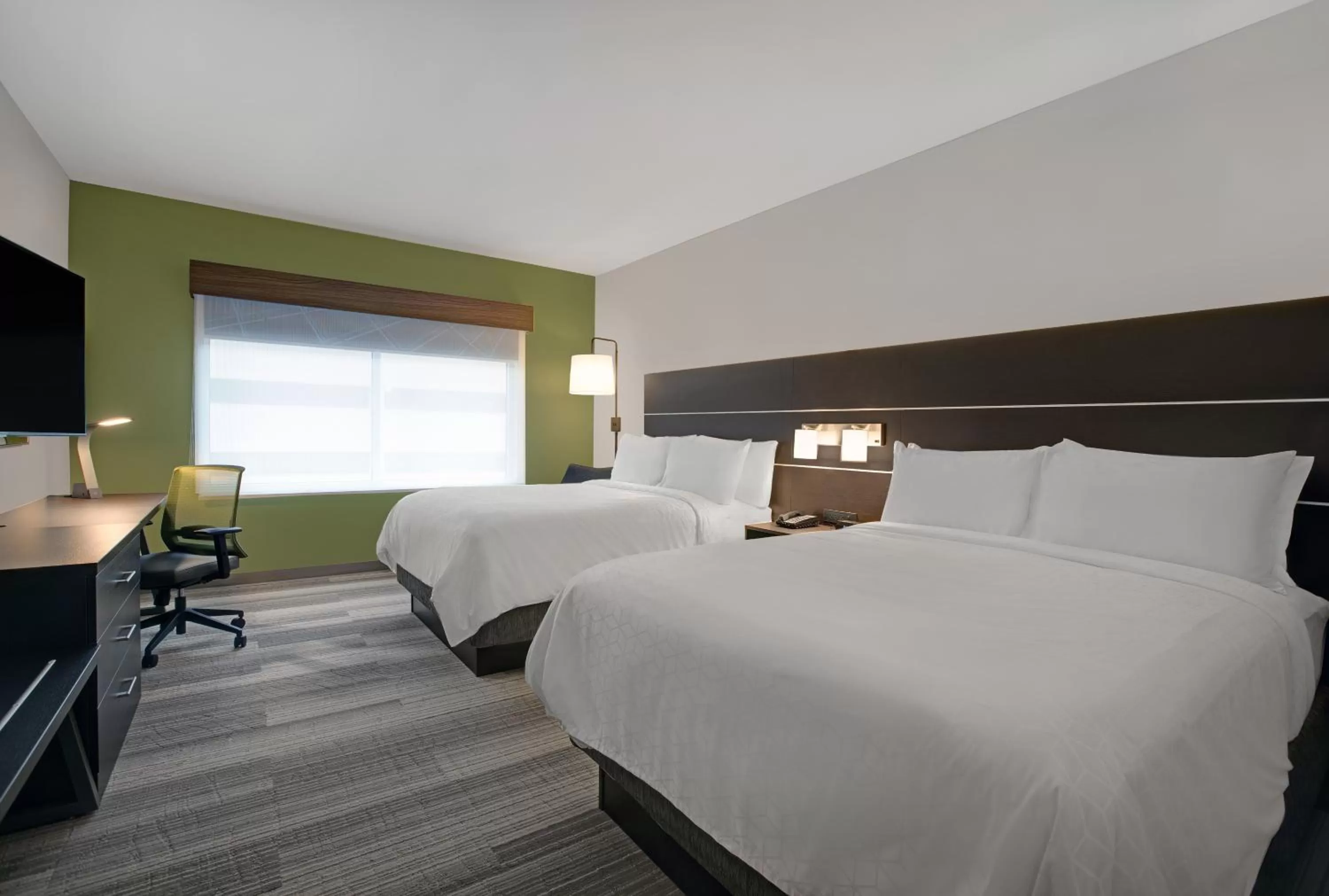 Photo of the whole room, Bed in Holiday Inn Express - Milwaukee Downtown by IHG
