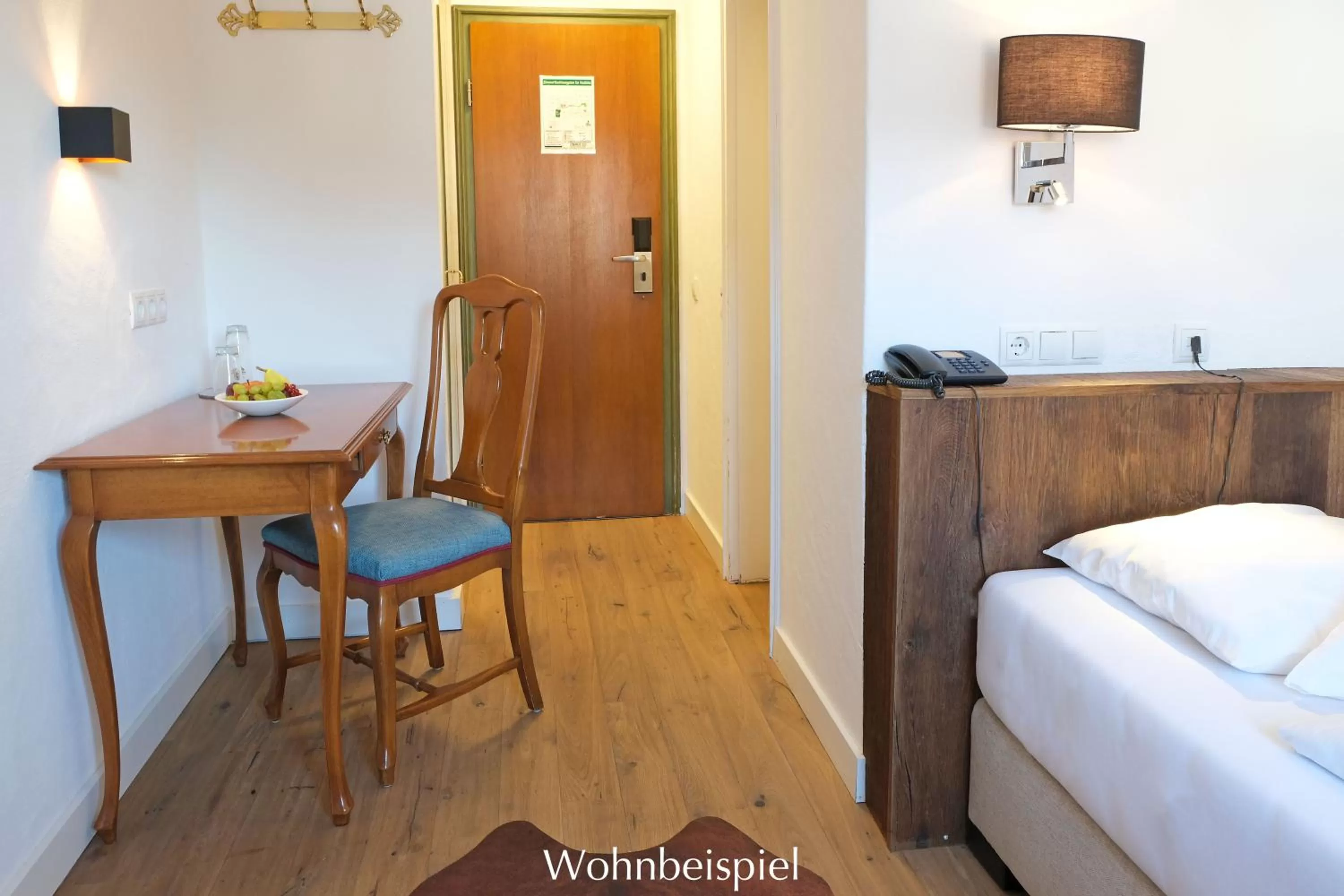 Photo of the whole room, Bed in Hotel Bayerischer Hof