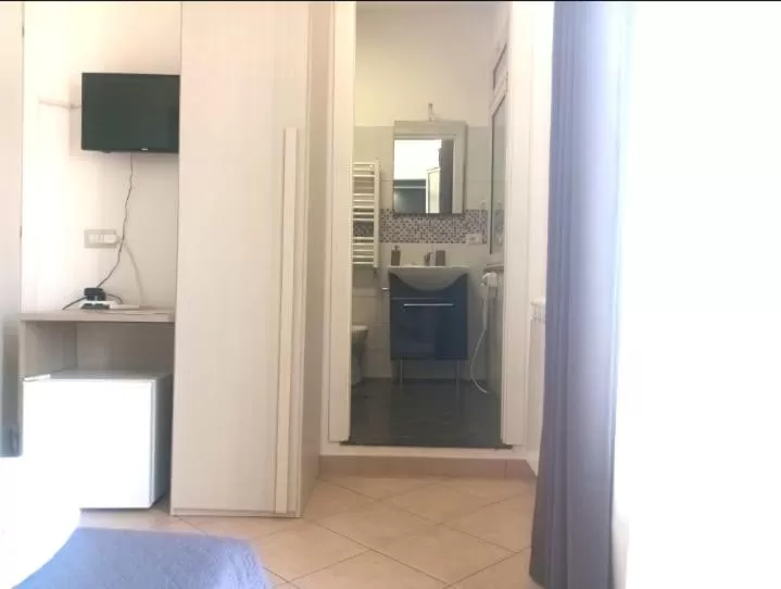 TV/Entertainment Center in Villa longardi