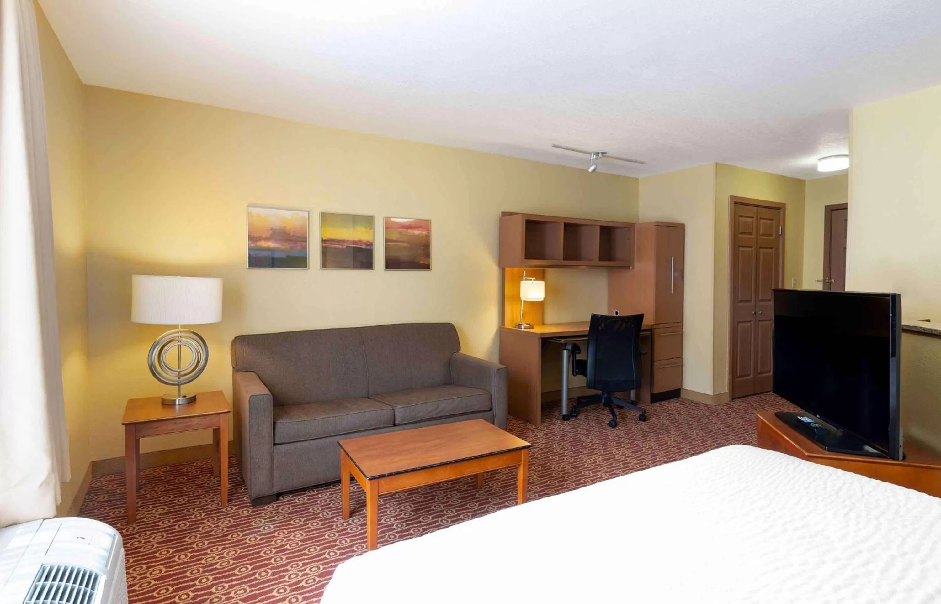 Bedroom, Bed in Extended Stay America Suites - Richmond - Glen Allen - Short Pump
