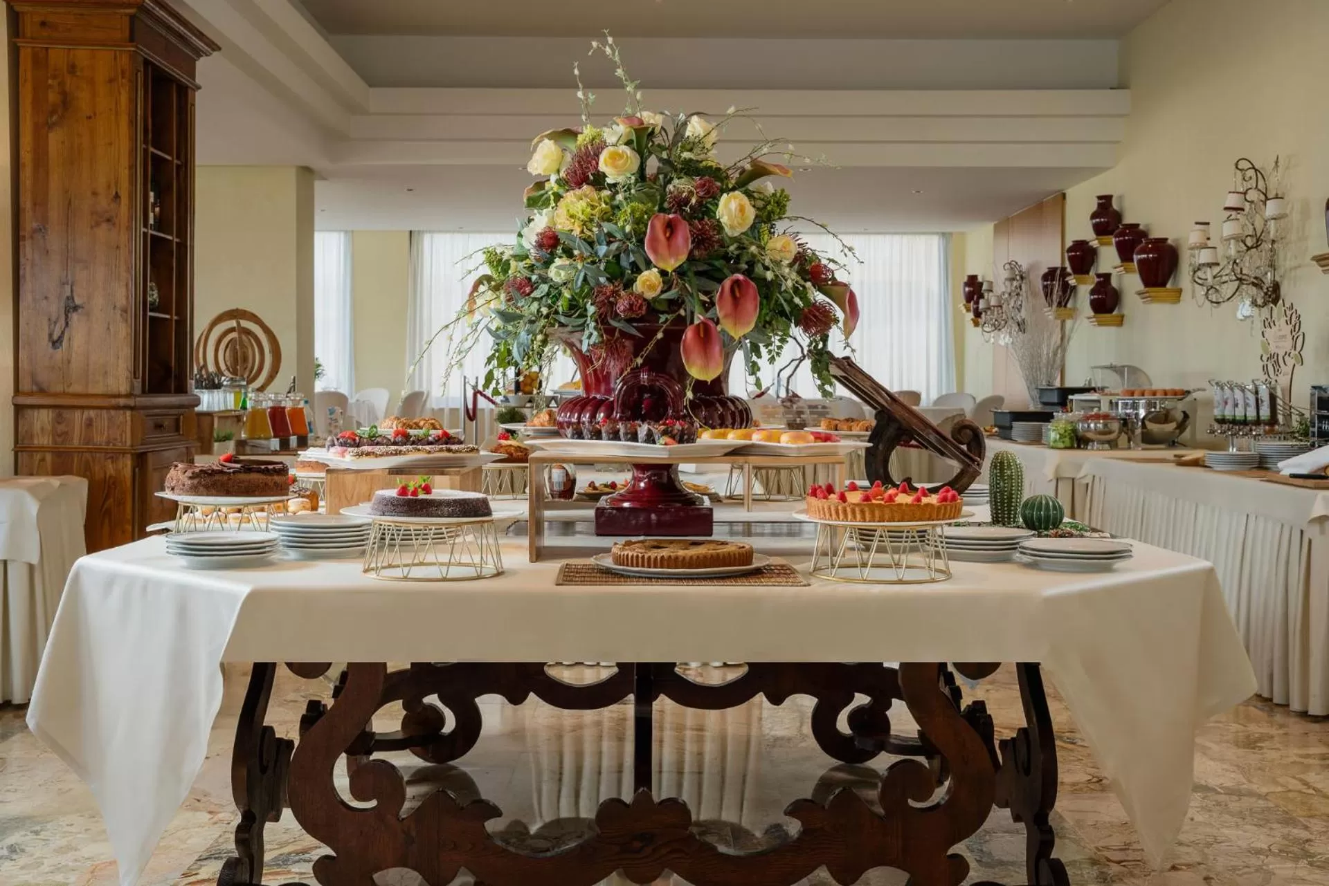 Buffet breakfast in National Hotel