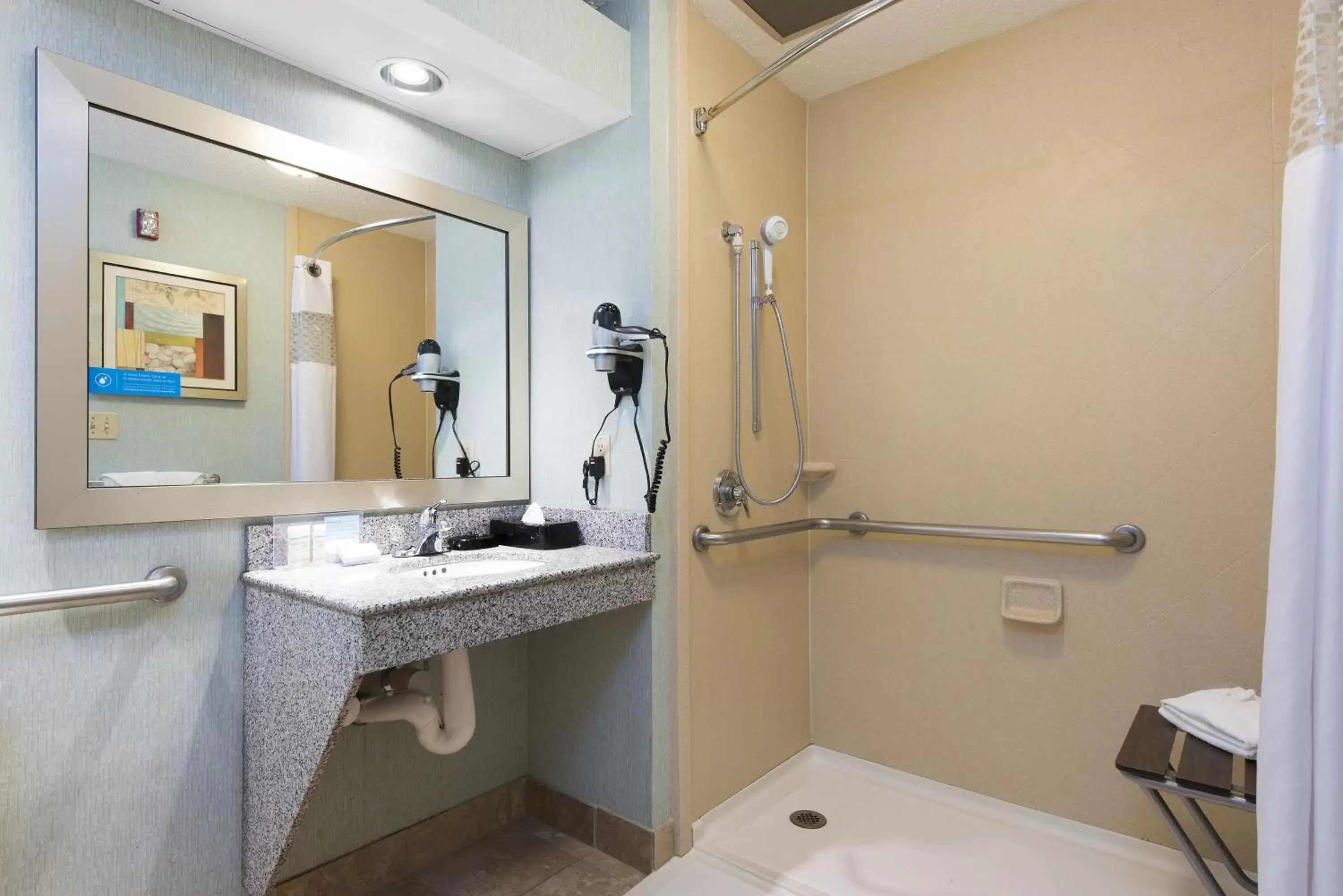 Bathroom in Hampton Inn & Suites Kokomo