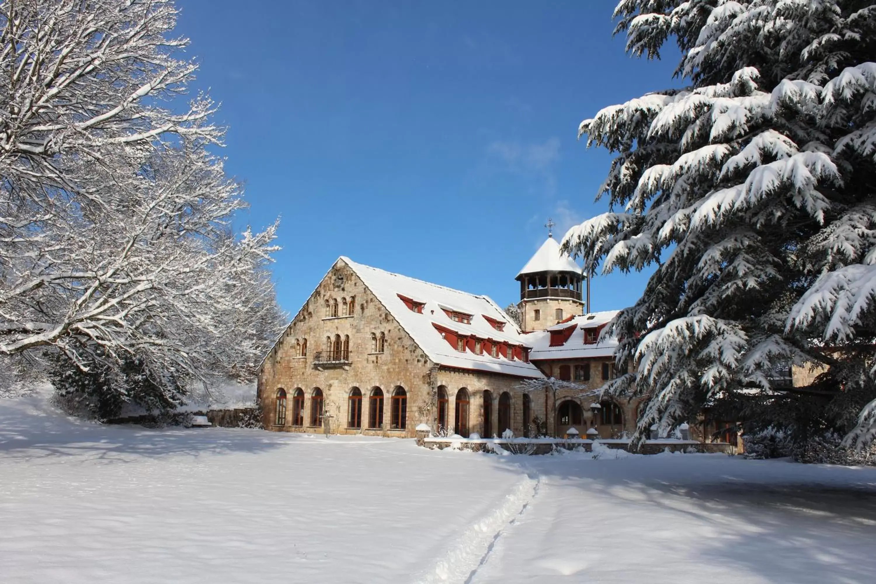 Facade/entrance, Winter in Crêt-Bérard