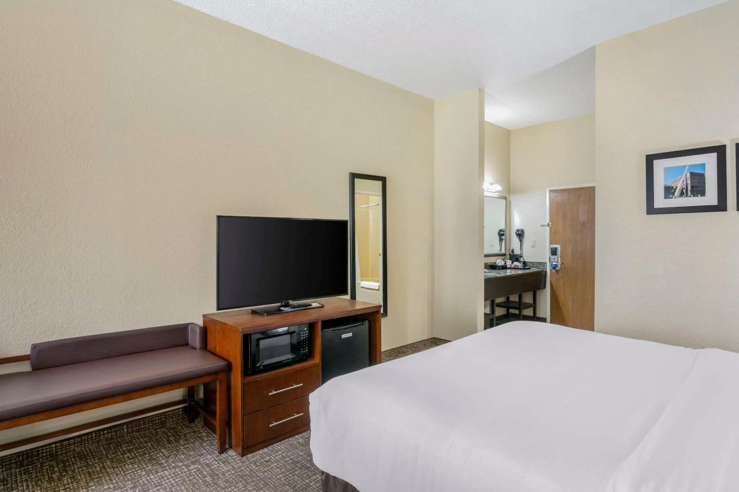 Bedroom, Bed in Comfort Inn & Suites La Grange - Louisville Area