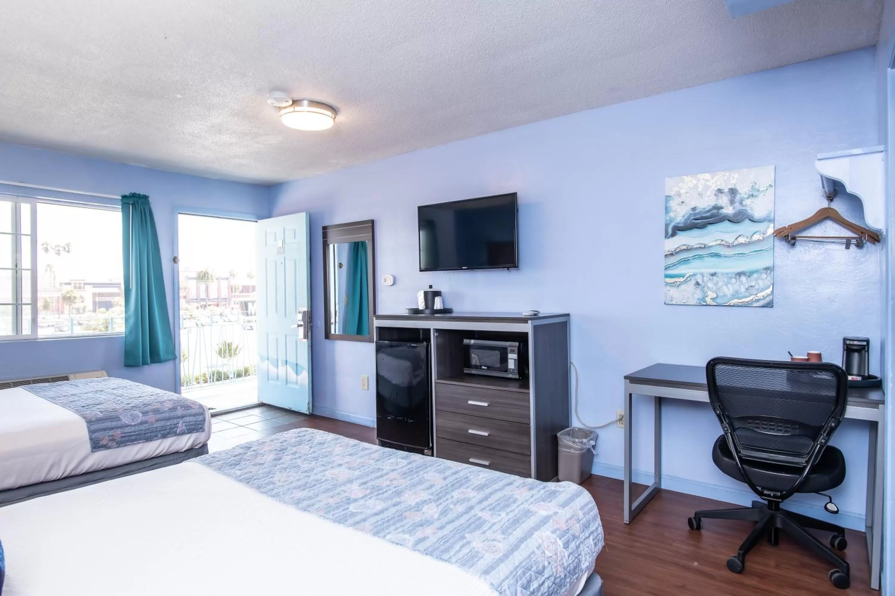 Bed in Aqua Breeze Inn