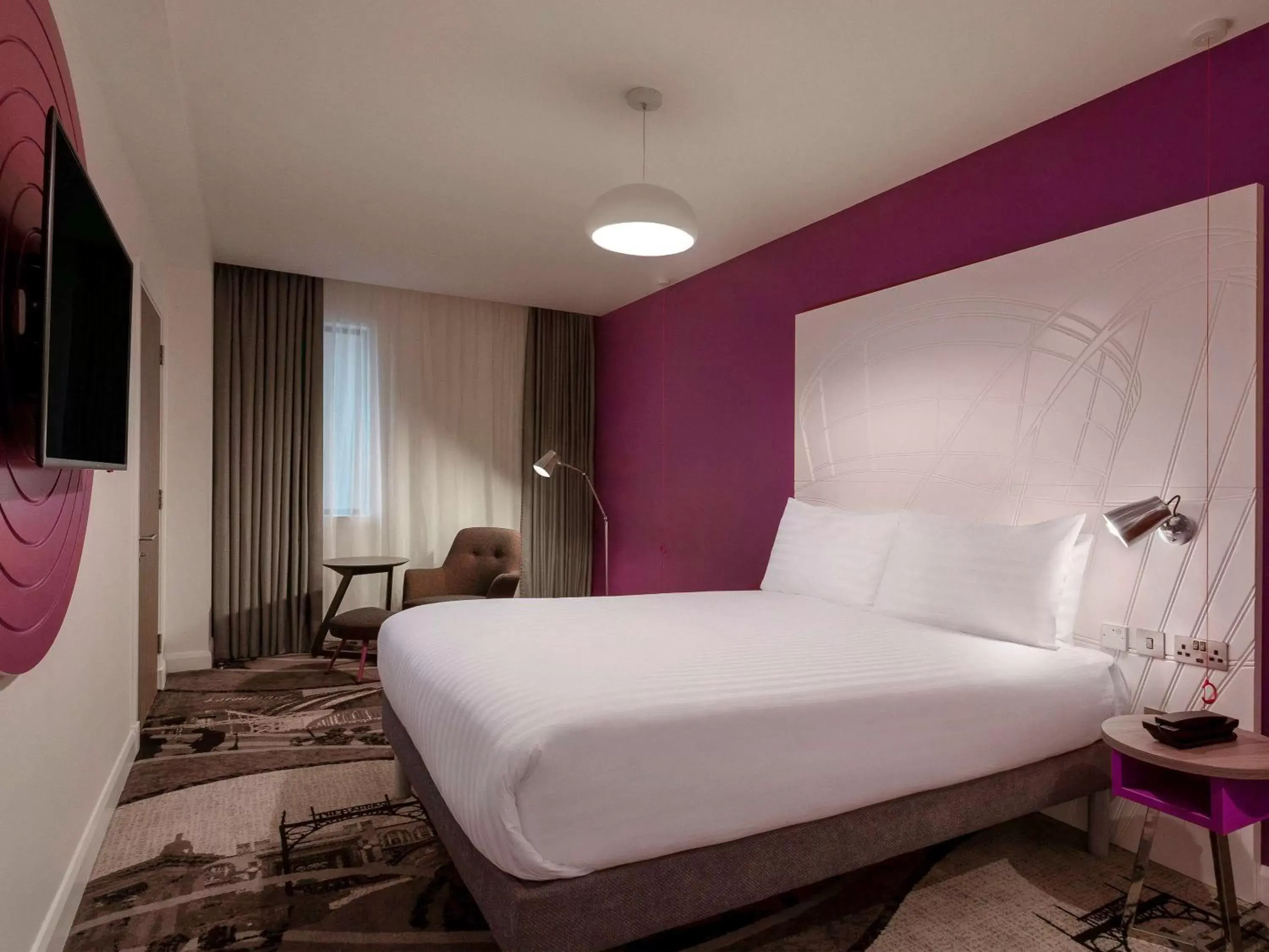 Photo of the whole room, Bed in ibis Styles Glasgow Central