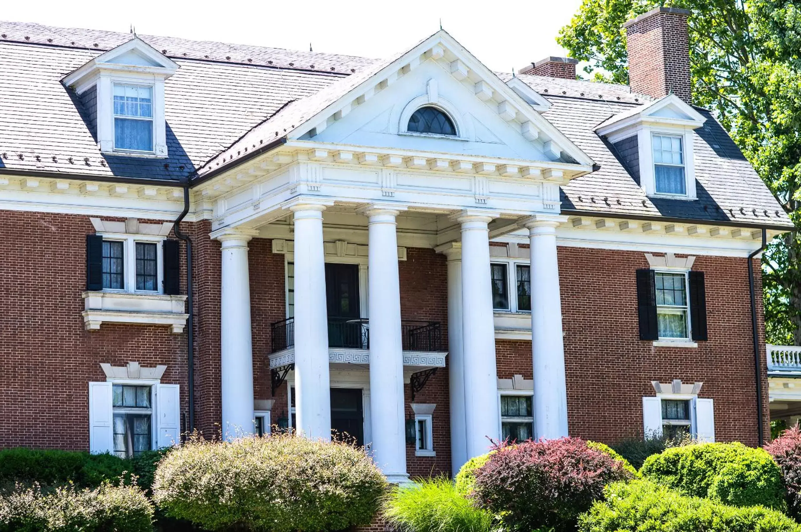 Facade/entrance, Property Building in Mercersburg Inn