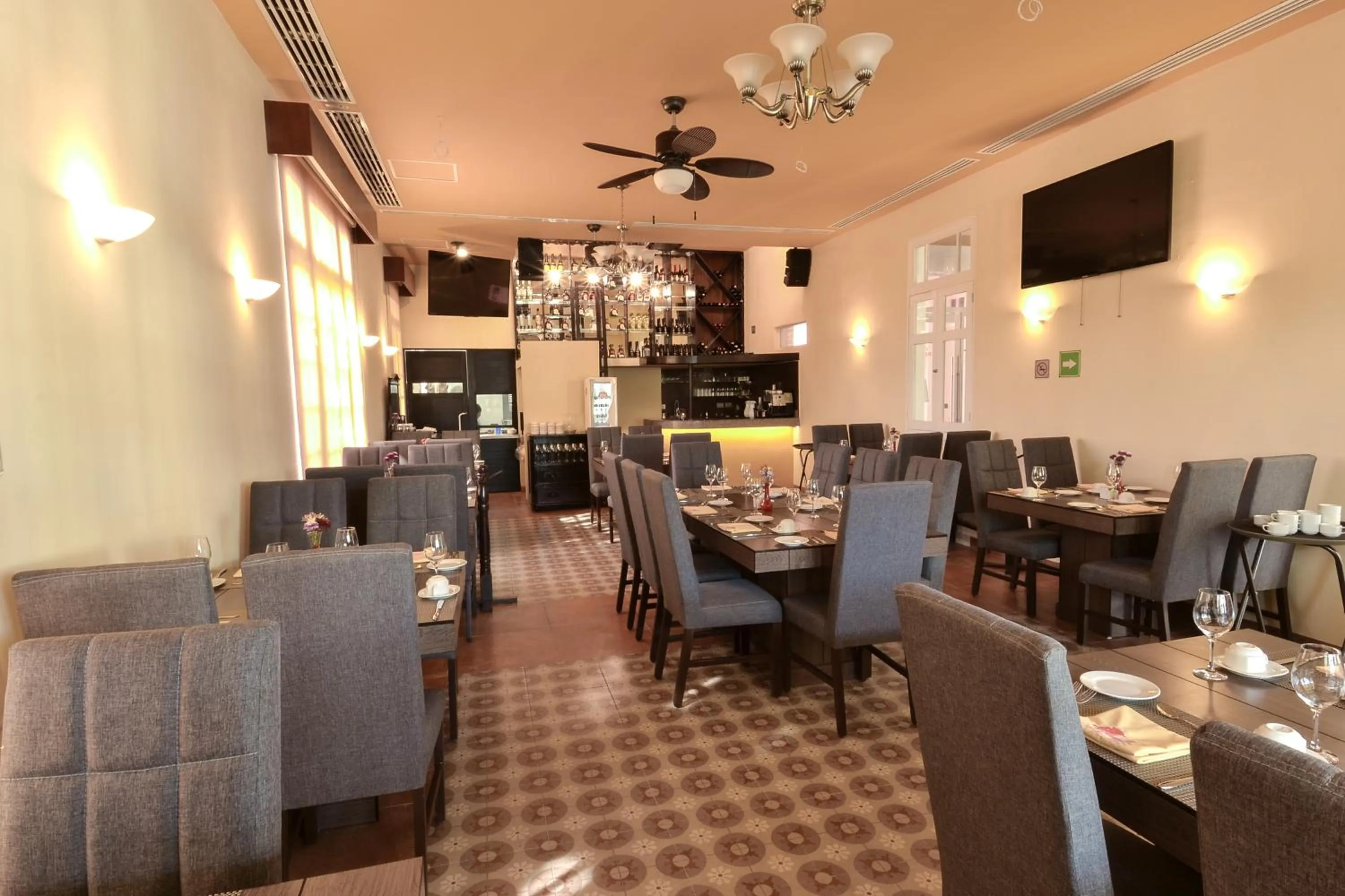 Restaurant/places to eat in Hotel Boutique Real San Juan Center