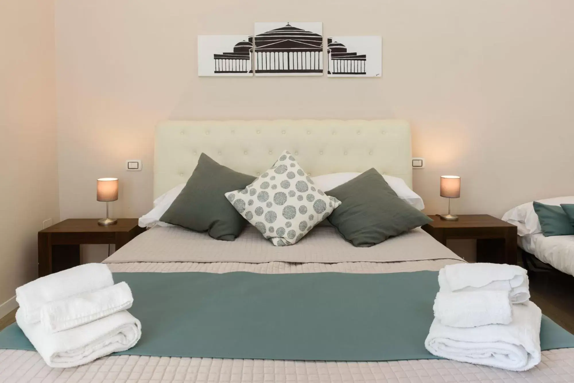 Comfort Quadruple Room in Domus Angioina Comfort Quadruple Room in Domus Angioina