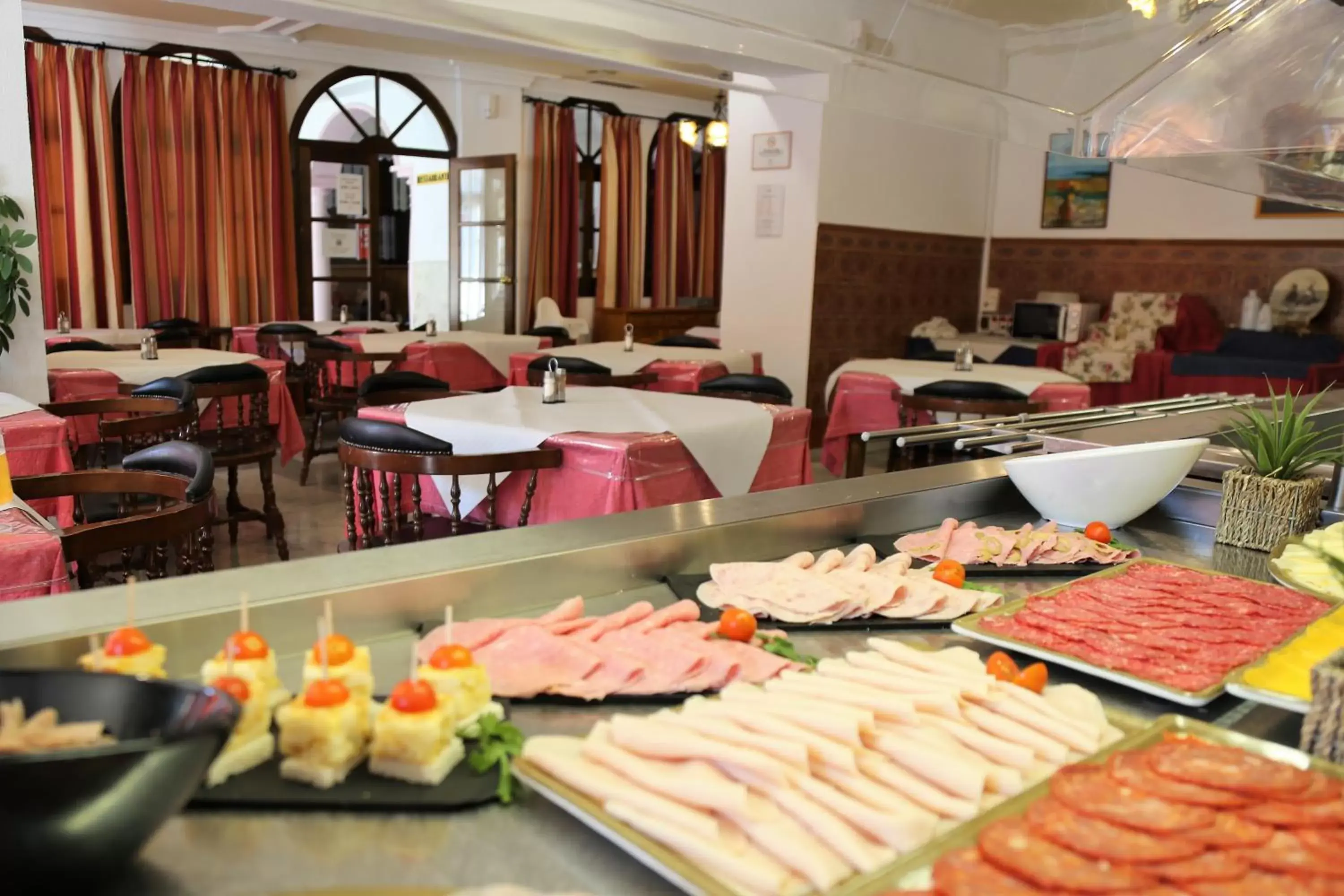 Buffet breakfast in Arcos de Montemar