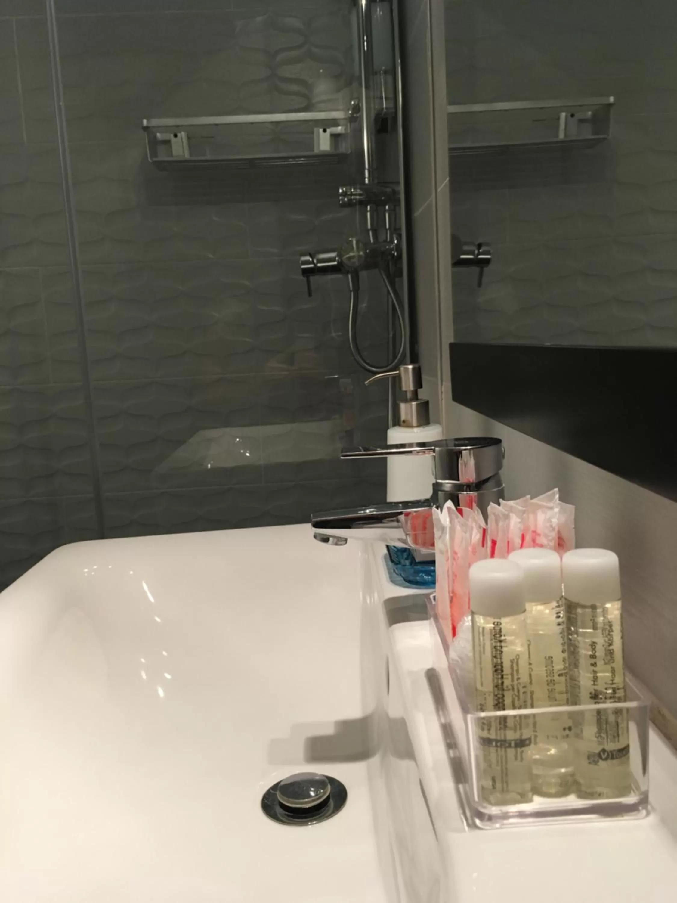 Bathroom in Hotel Ginebra