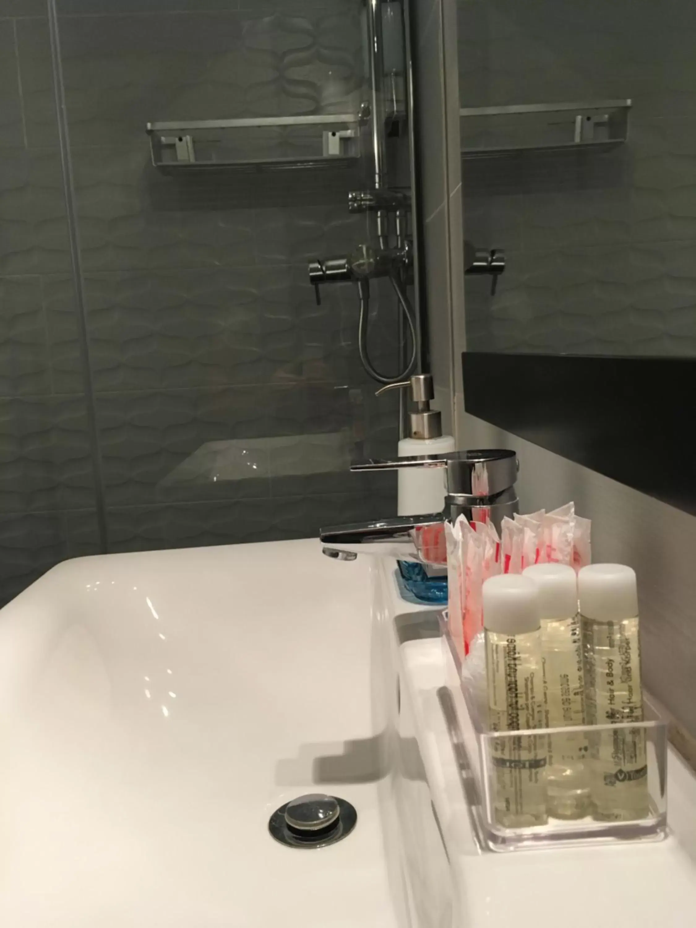 Bathroom in Hotel Ginebra