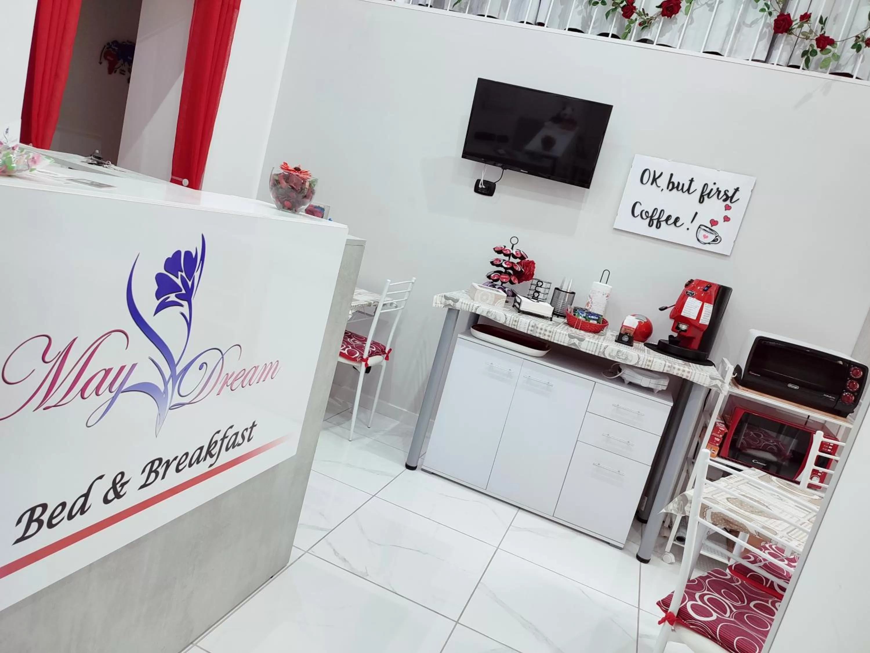 Communal lounge/ TV room in May Dream