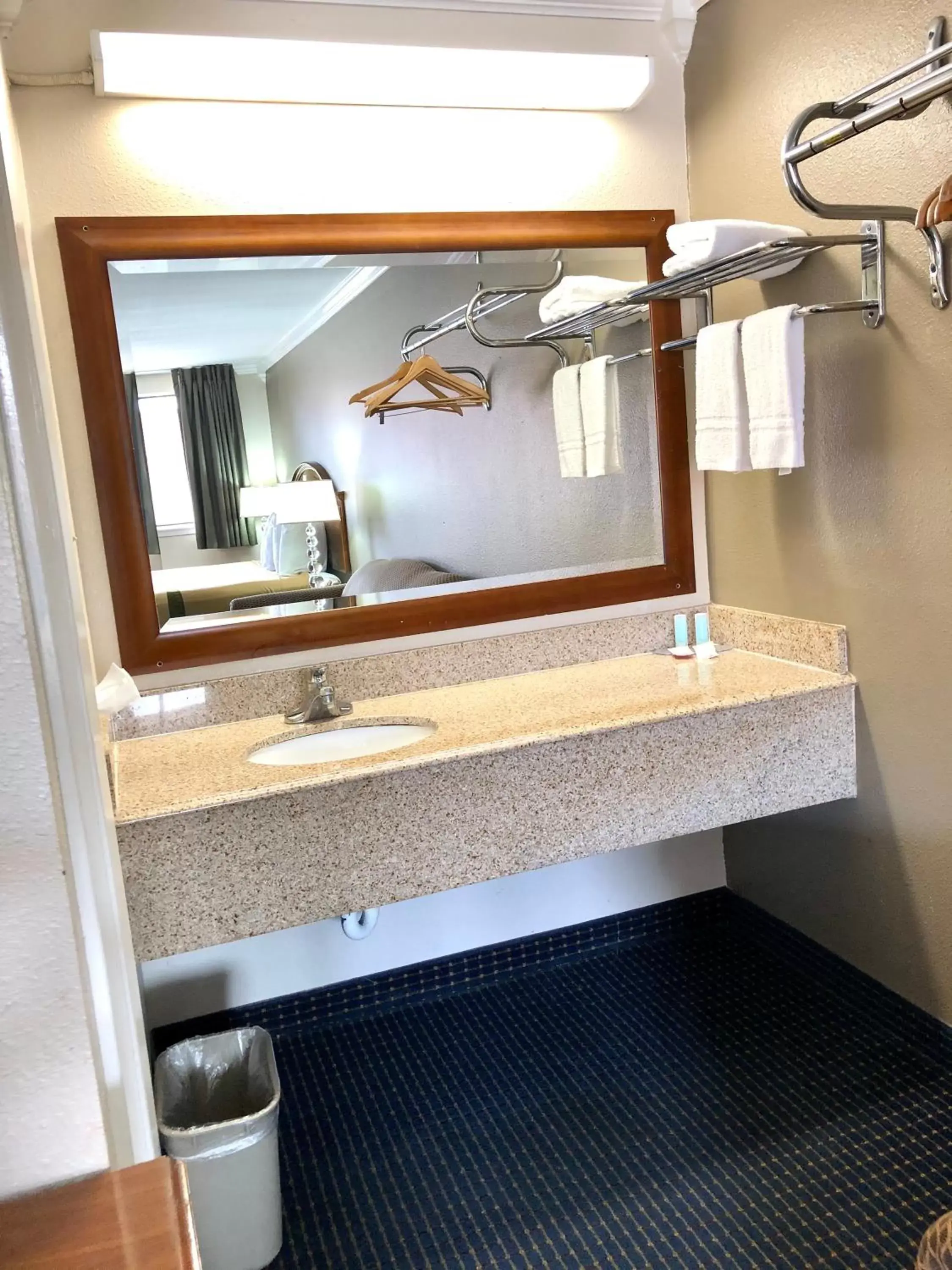 Bathroom in University Inn & Suites