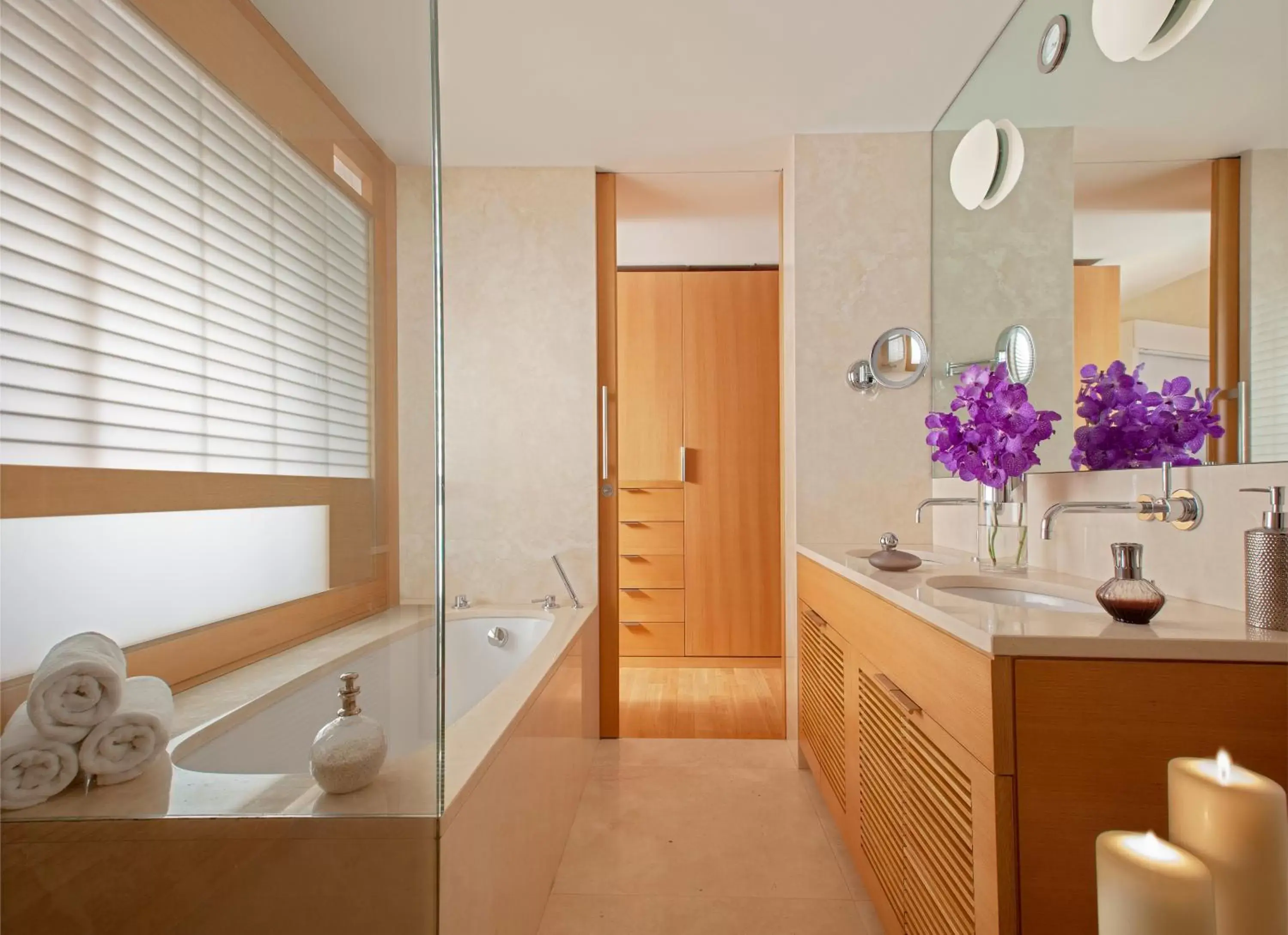 Bathroom in Bio Hotel Raphael - Relais & Châteaux
