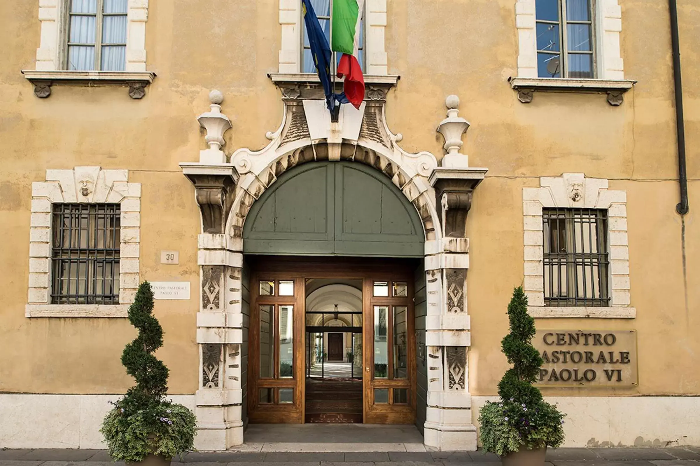 Facade/entrance in Centro Paolo VI