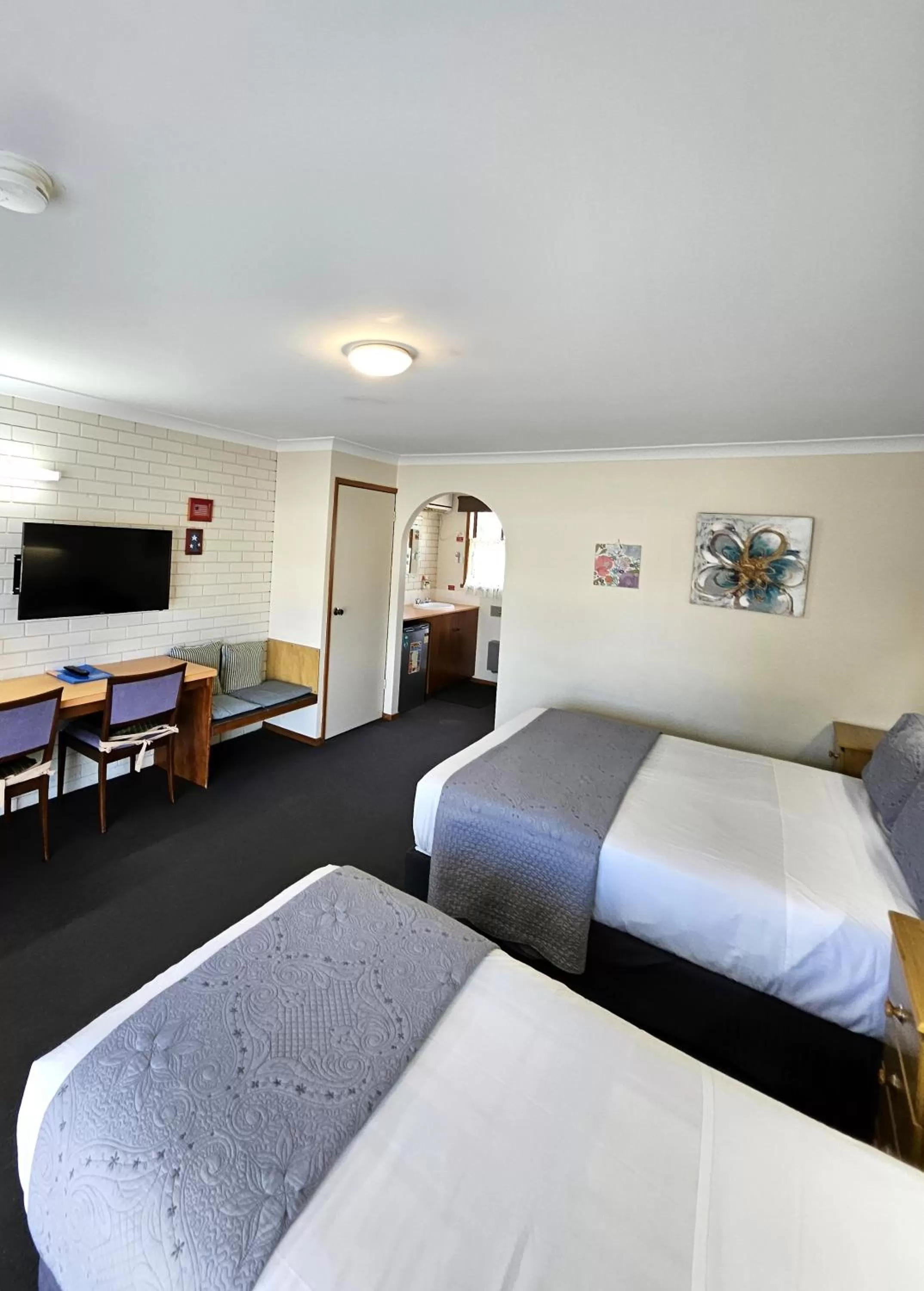 Bed in Alfred Motor Inn