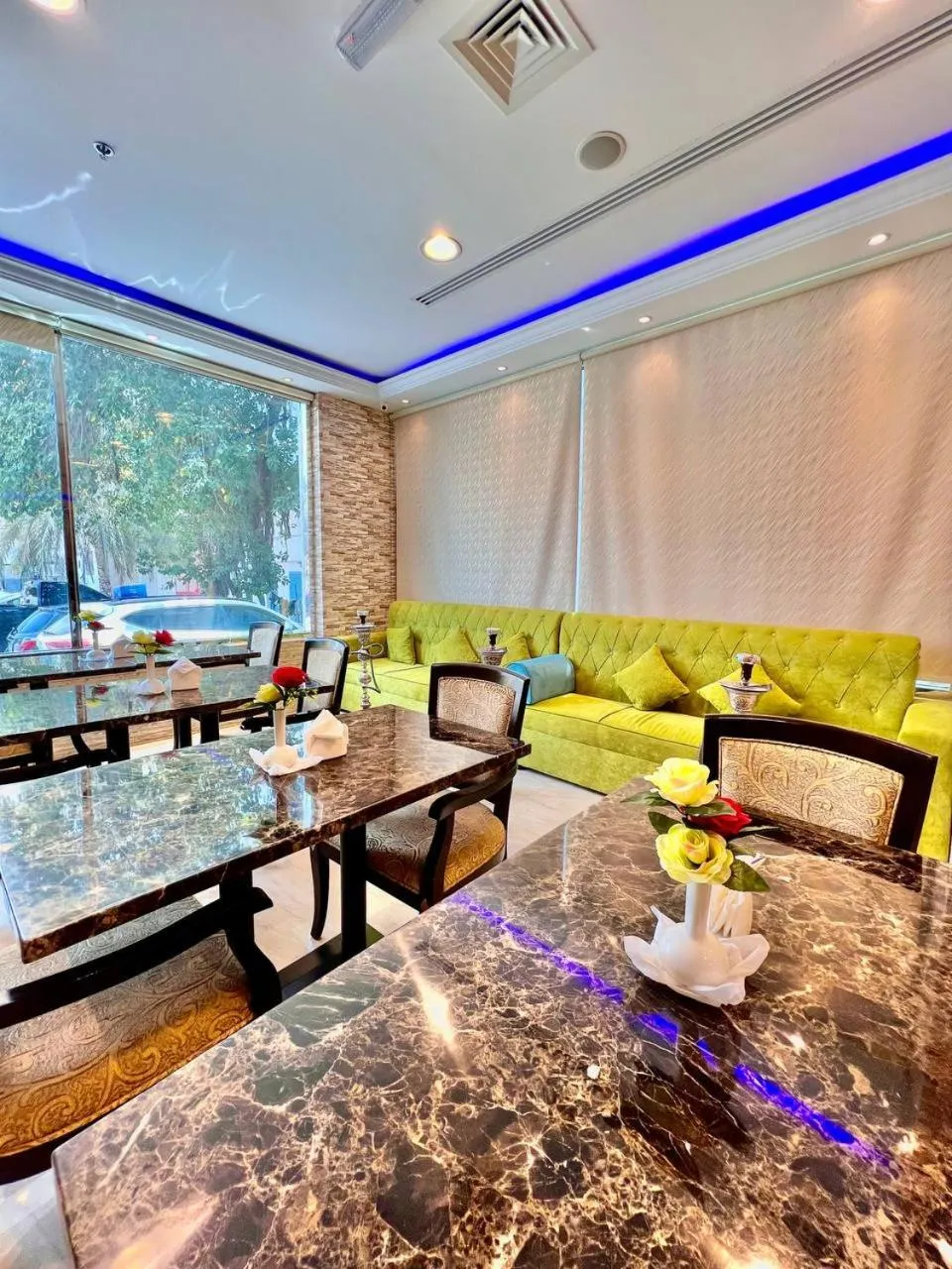 Restaurant/places to eat in Dream Palace Hotel