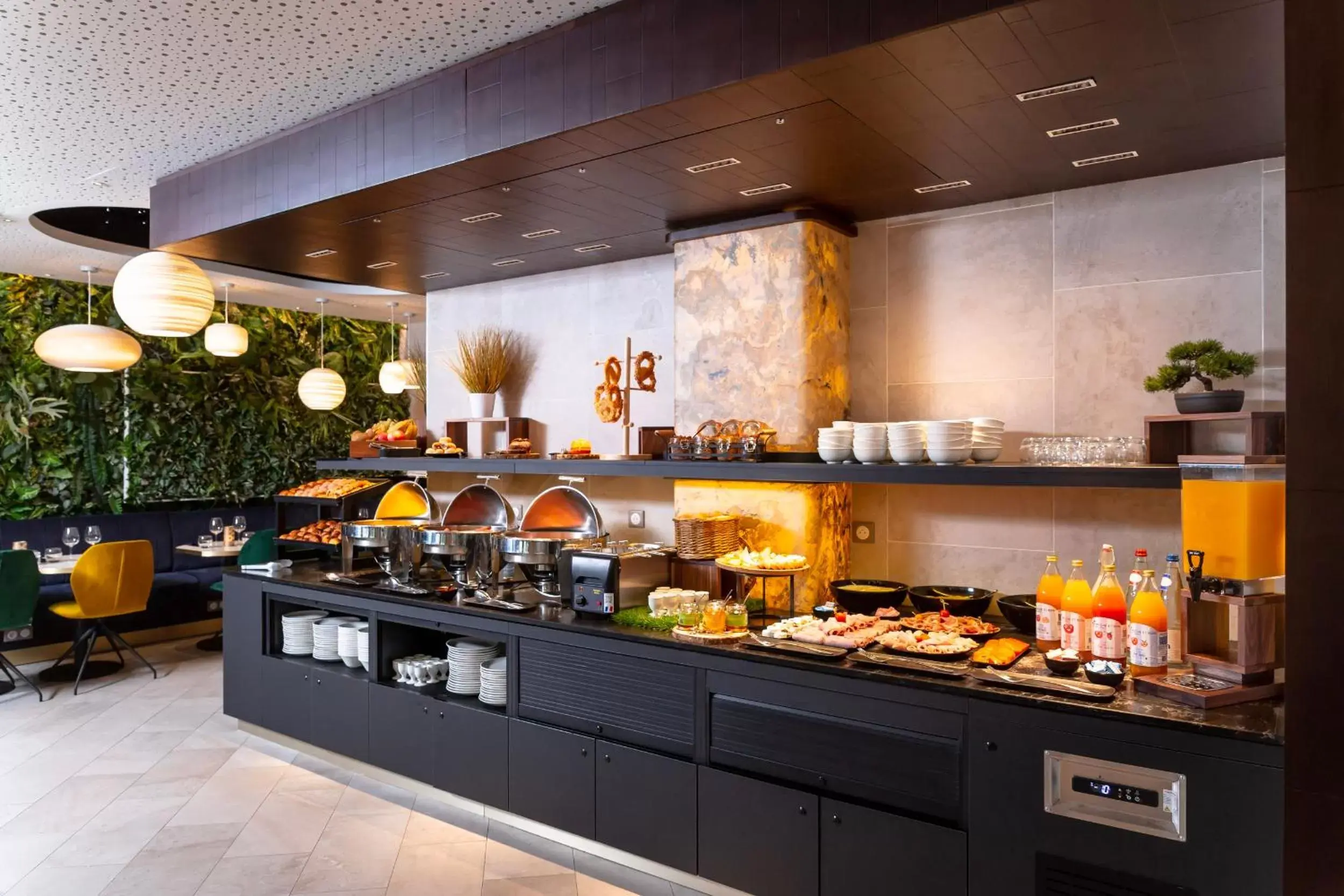 Breakfast, Restaurant/Places to Eat in voco Strasbourg Centre - The Garden, an IHG Hotel