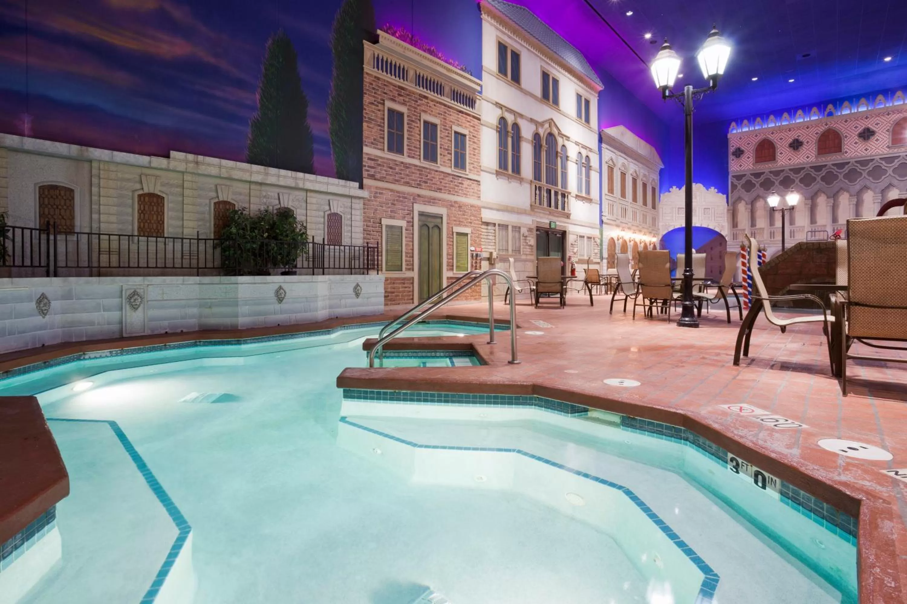 Swimming pool in Holiday Inn Hotel & Suites Maple Grove Northwest Minneapolis-Arbor Lakes by IHG