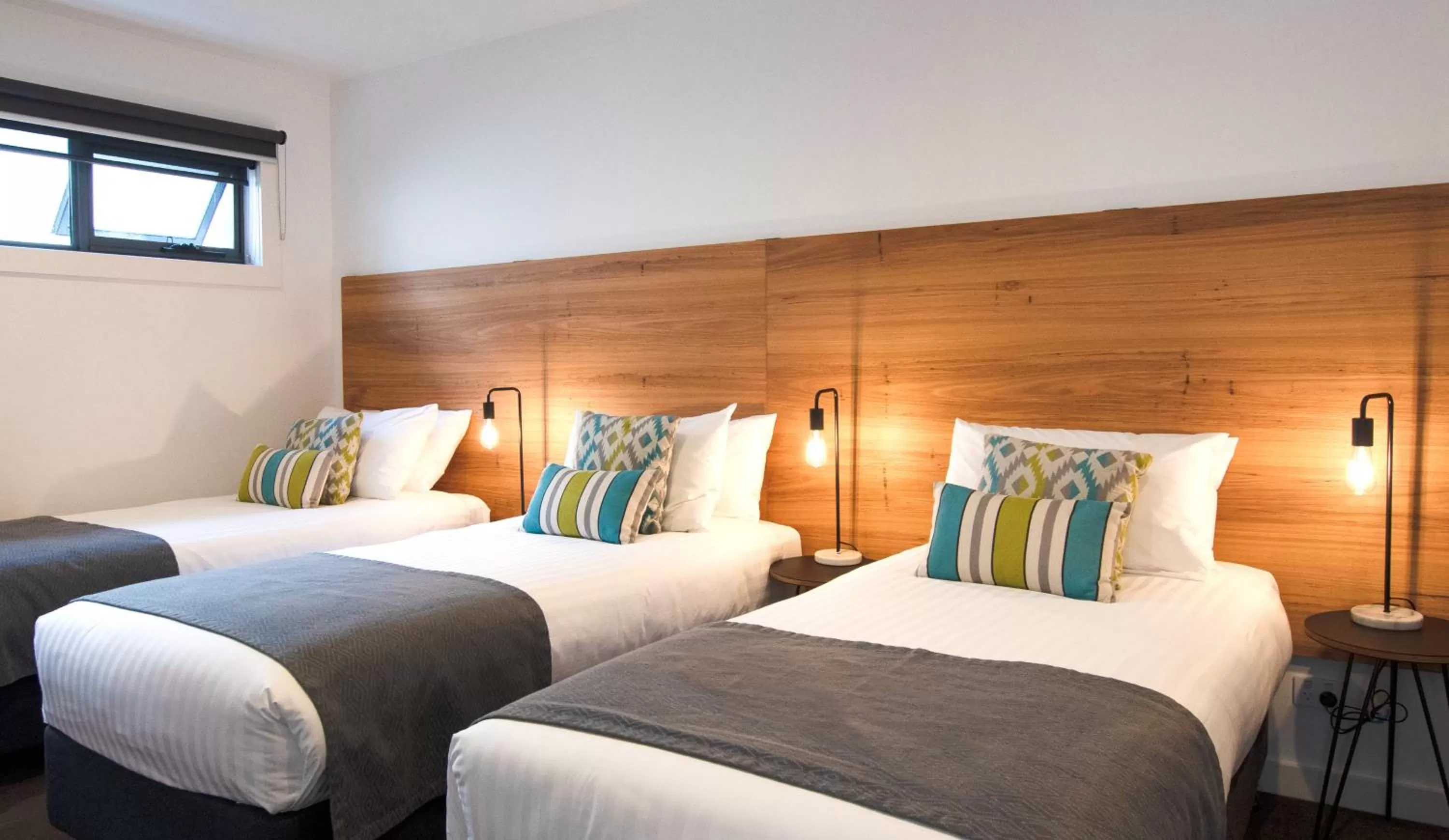 Bedroom, Bed in Bright Colonial Motel