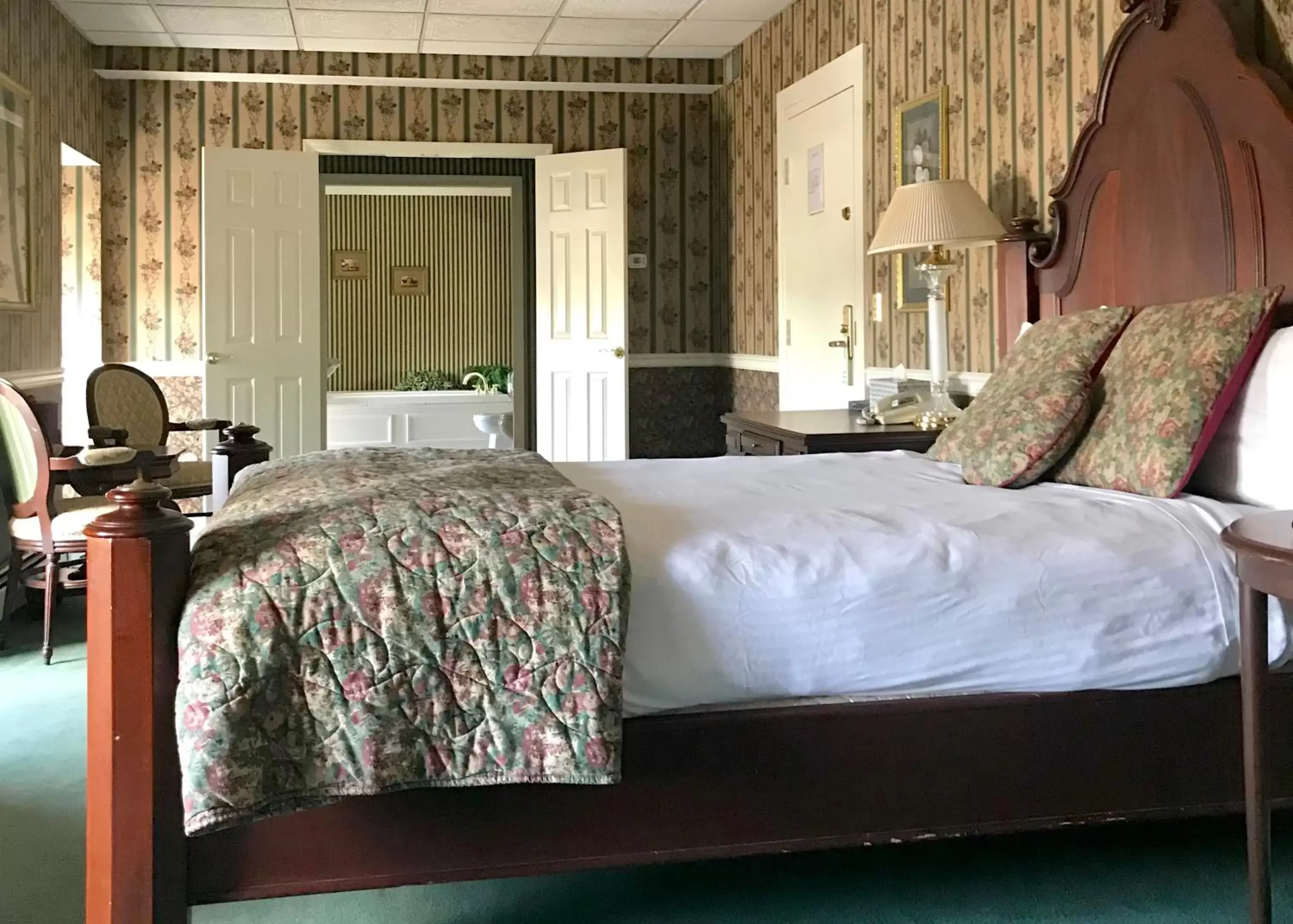 Bed in Waynebrook Inn