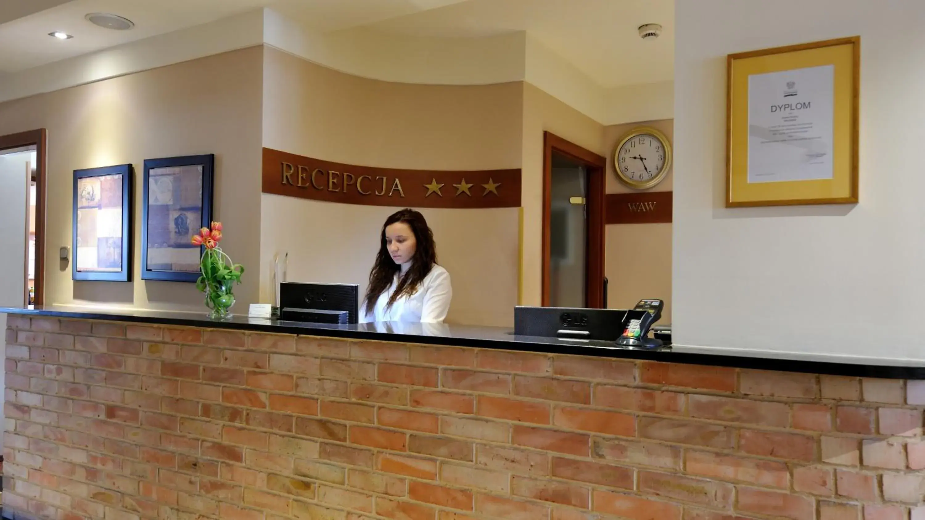 Lobby or reception, Staff in Hotel Diament Vacanza Katowice - Siemianowice