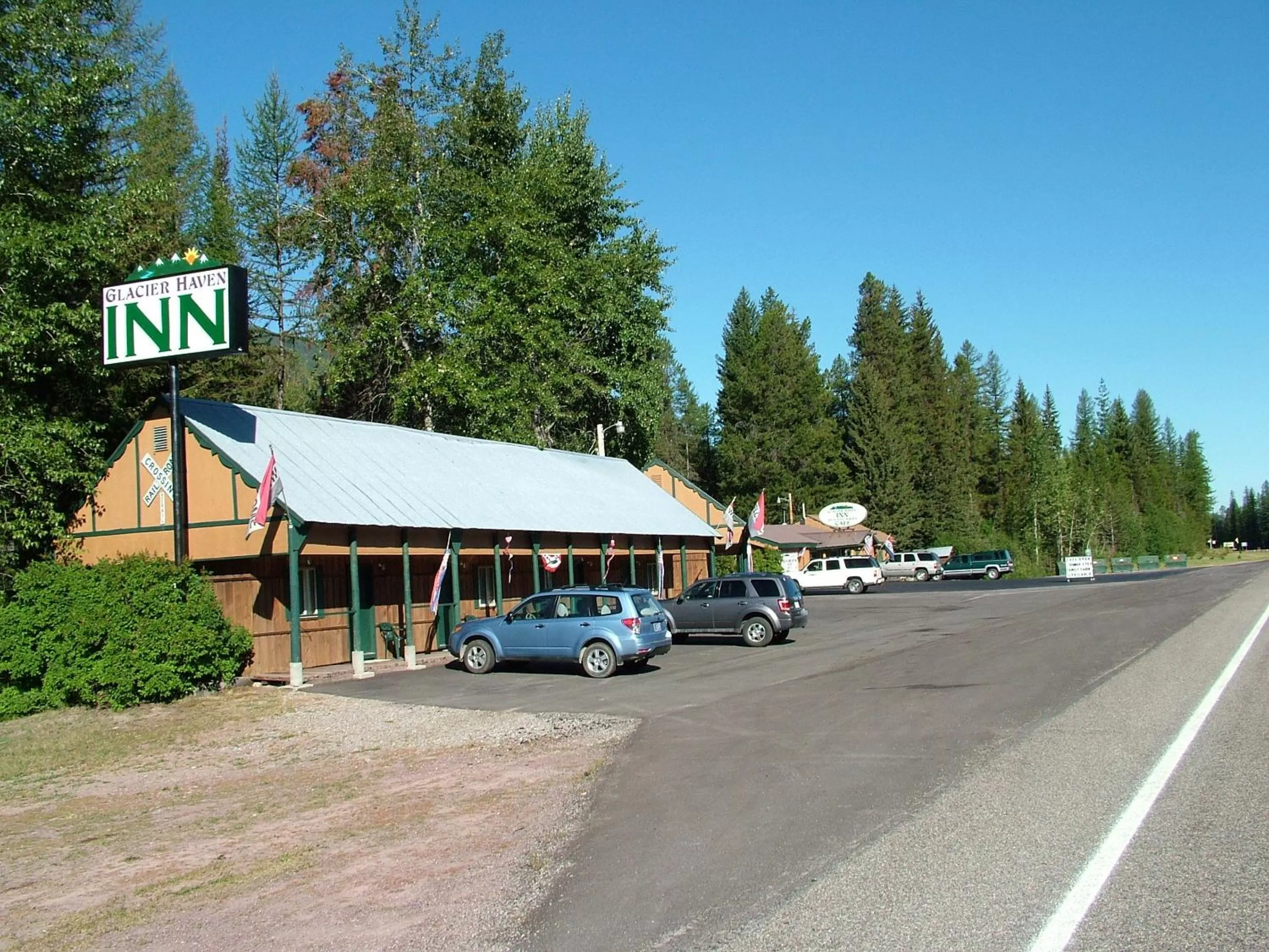 Facade/entrance in Glacier Haven Inn