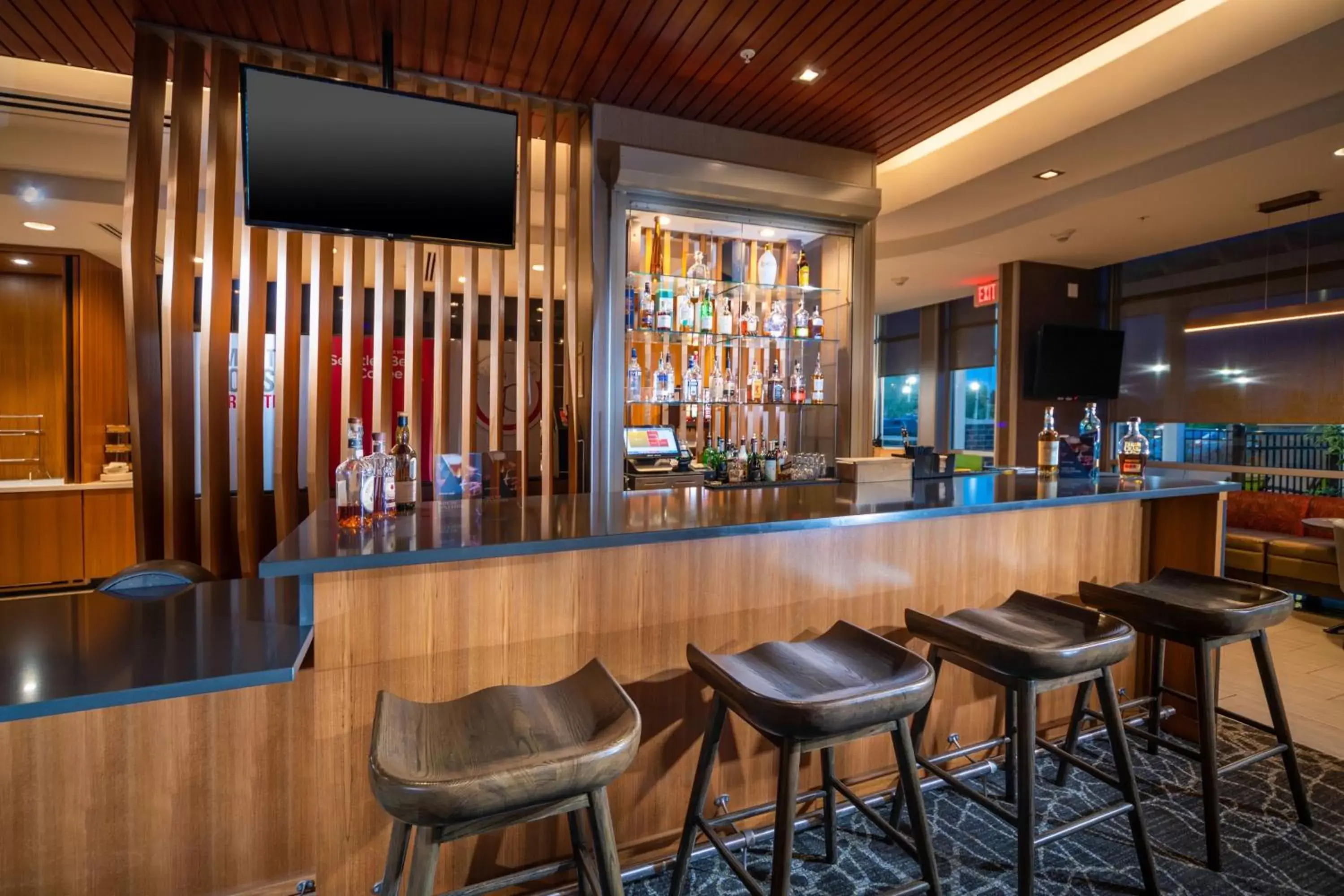Restaurant/places to eat, Lounge/Bar in SpringHill Suites by Marriott Kenosha