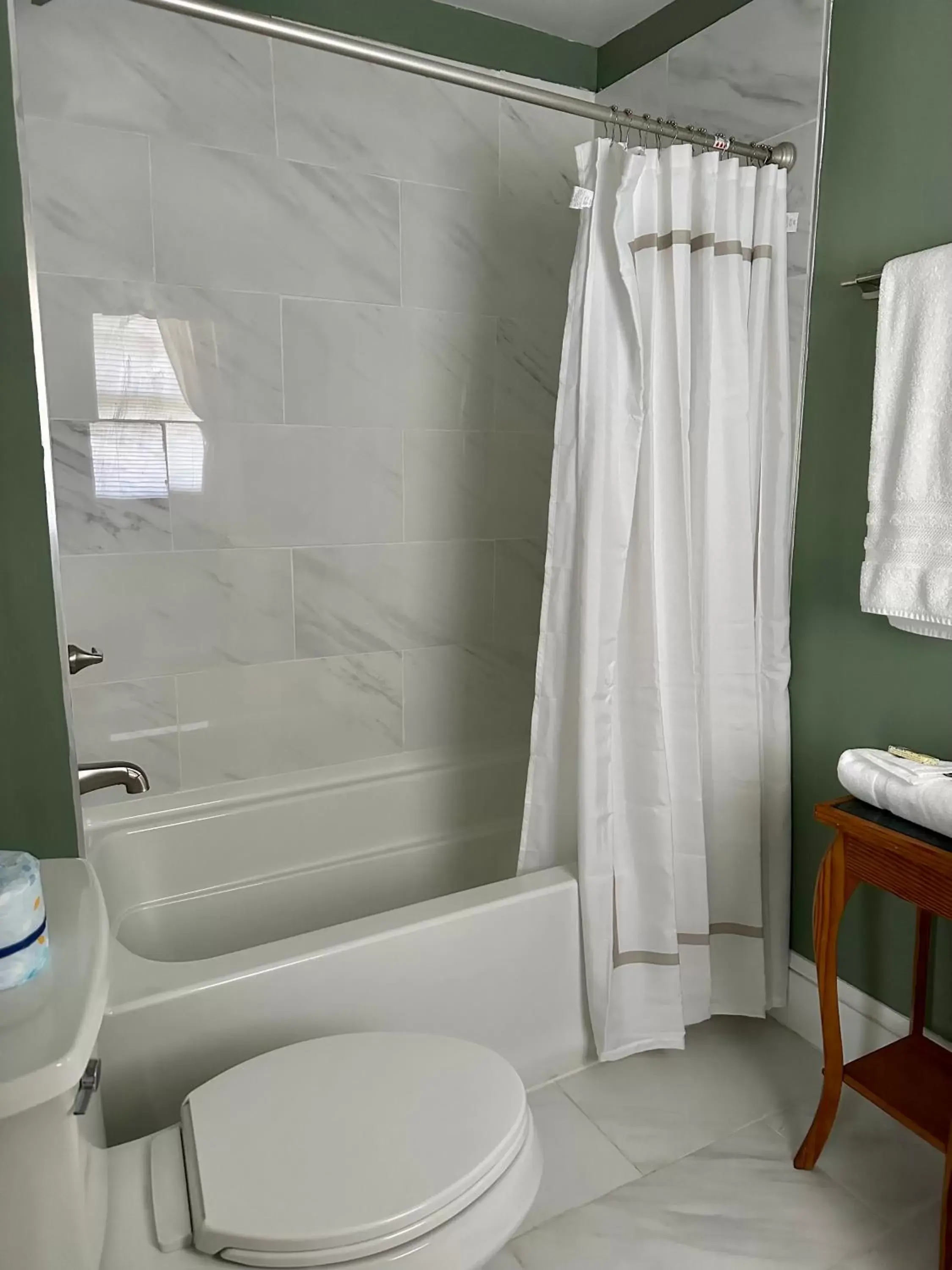 Shower, Bathroom in Red Rocker Inn